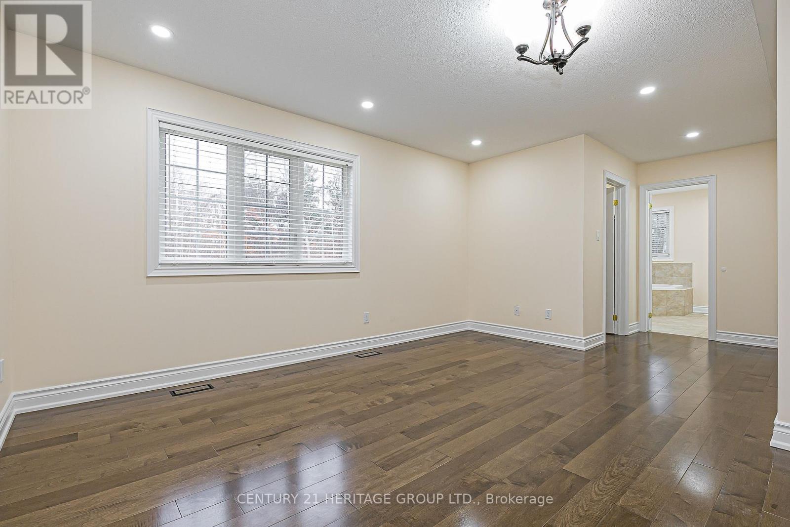 20 Trish Drive, Richmond Hill, Ontario  L4E 5C5 - Photo 20 - N12568602