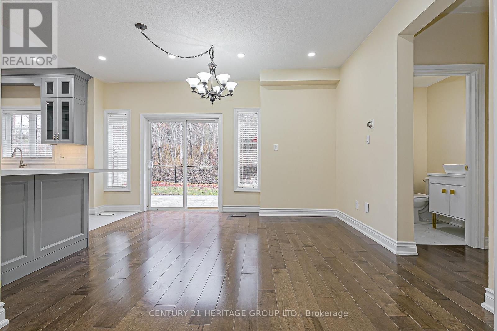 20 Trish Drive, Richmond Hill, Ontario  L4E 5C5 - Photo 10 - N12568602