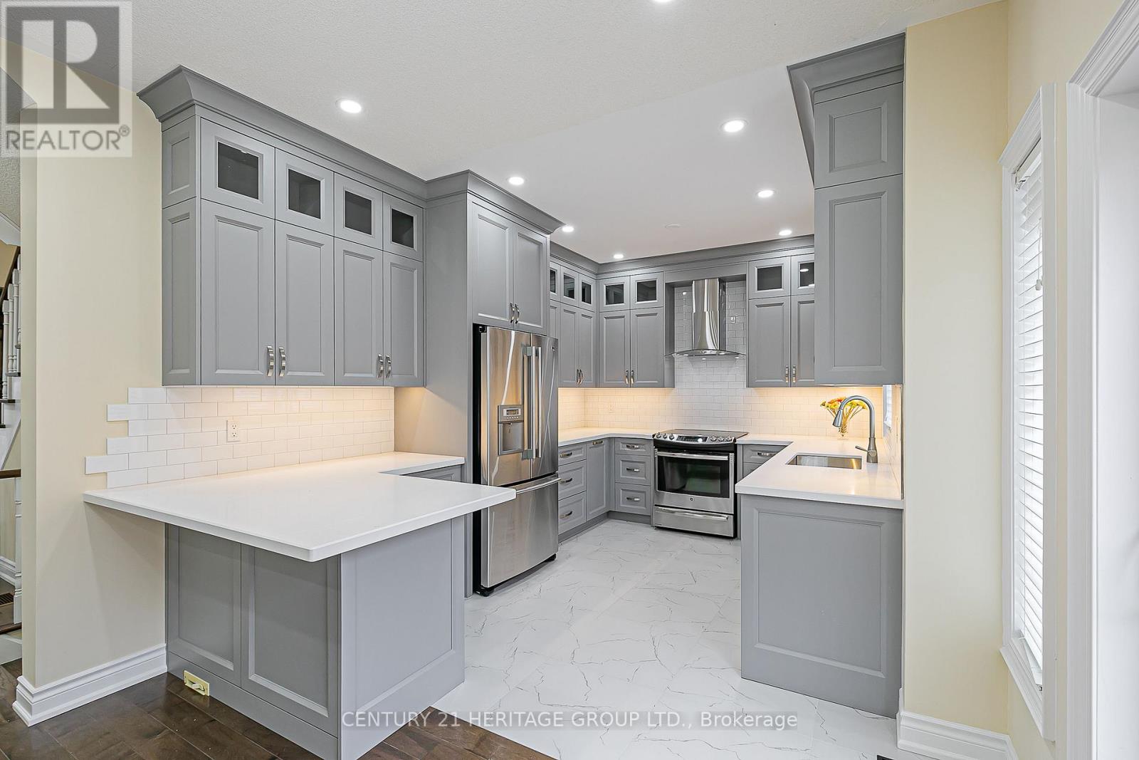 20 Trish Drive, Richmond Hill, Ontario  L4E 5C5 - Photo 13 - N12568602