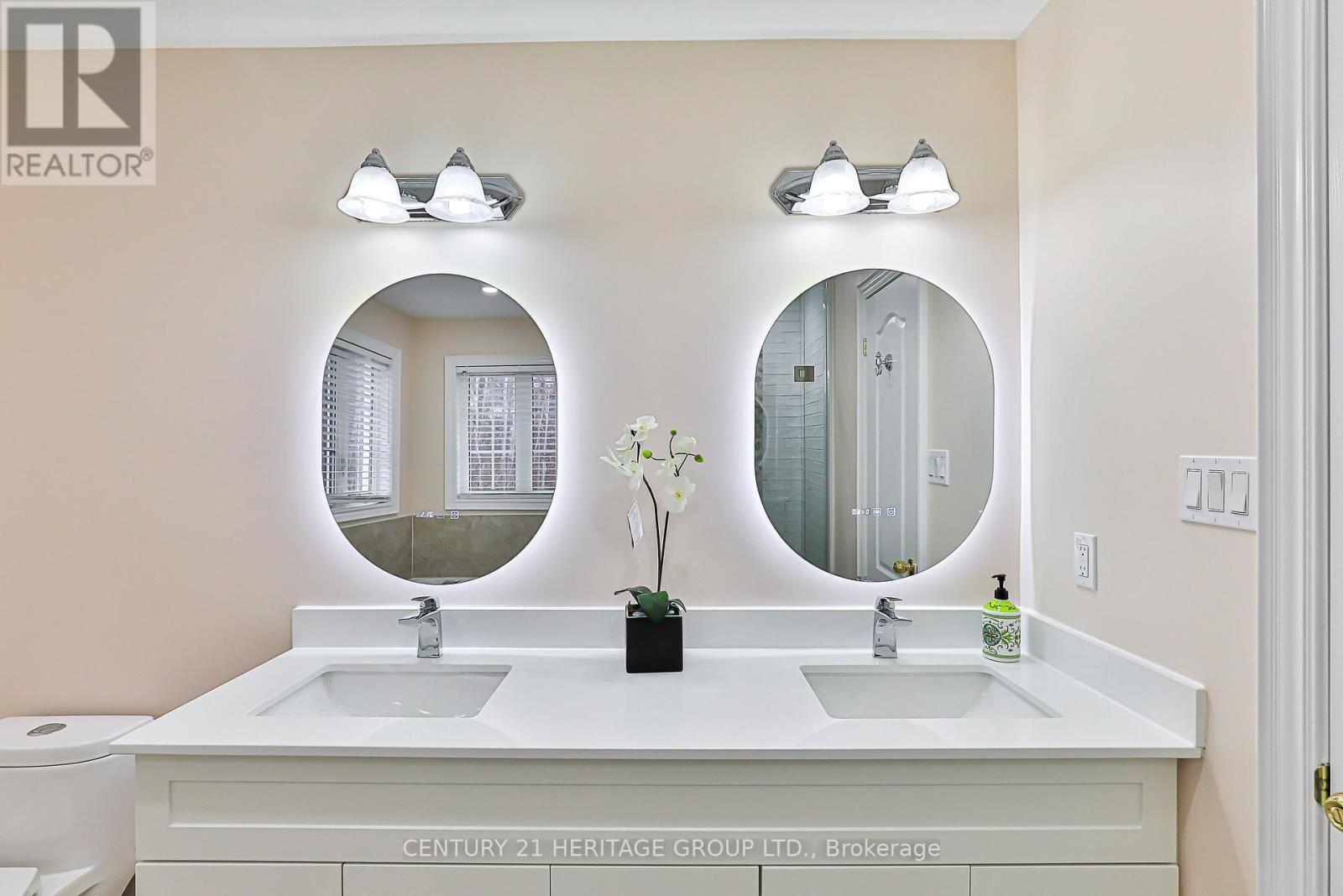 20 Trish Drive, Richmond Hill, Ontario  L4E 5C5 - Photo 23 - N12568602