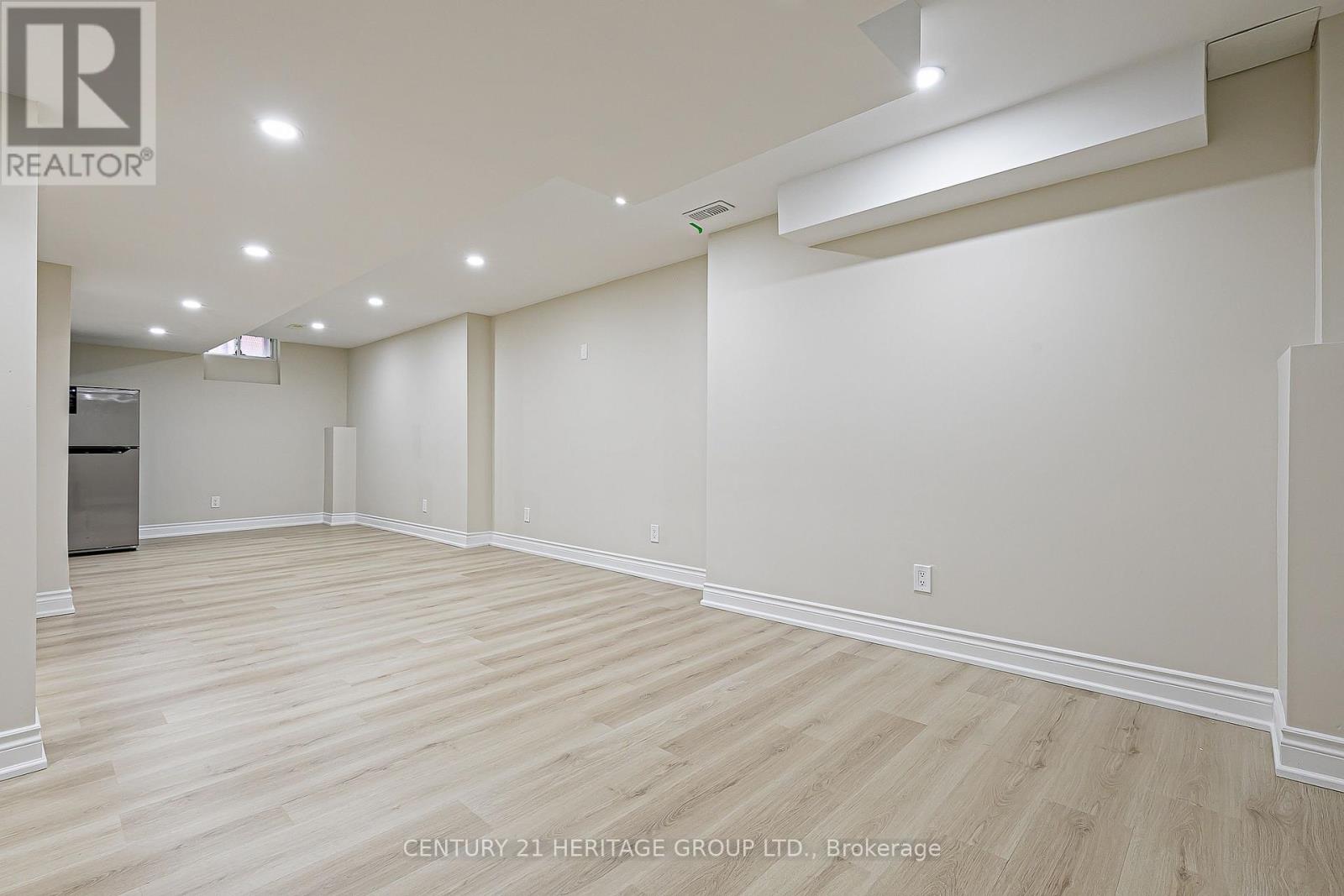 20 Trish Drive, Richmond Hill, Ontario  L4E 5C5 - Photo 34 - N12568602