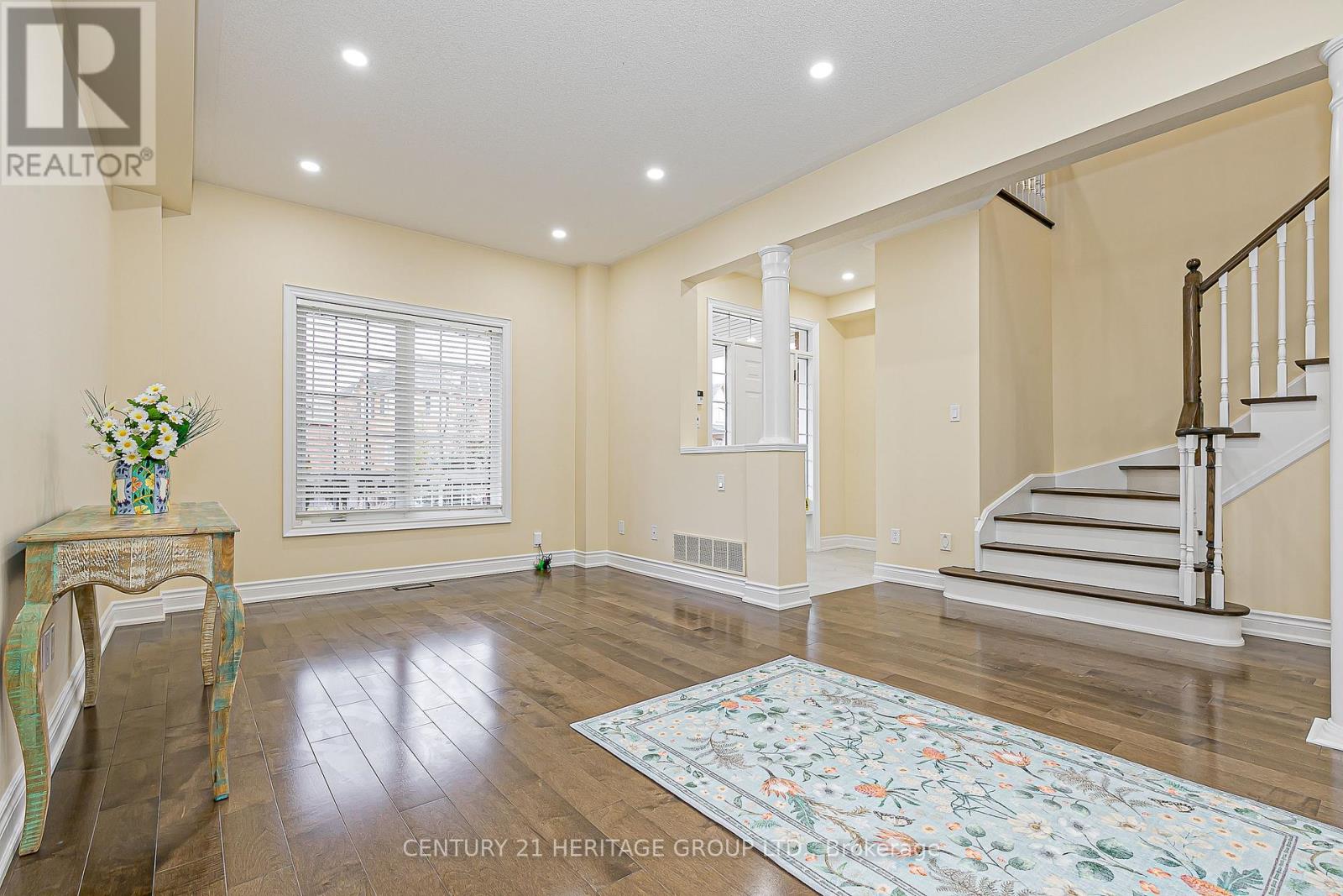 20 Trish Drive, Richmond Hill, Ontario  L4E 5C5 - Photo 6 - N12568602