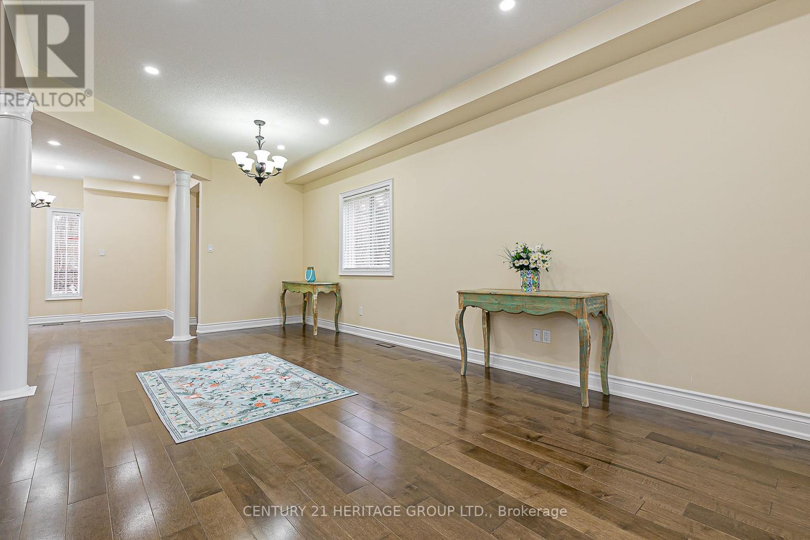 20 Trish Drive, Richmond Hill, Ontario  L4E 5C5 - Photo 7 - N12568602