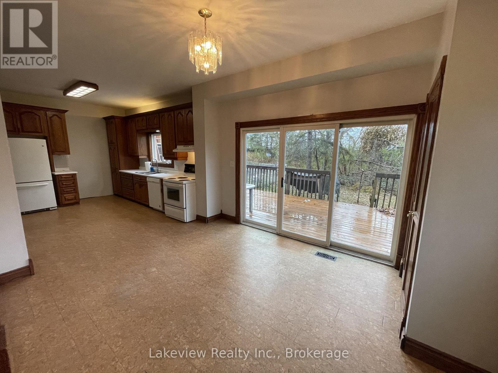 151 Simcoe Street, Orillia, Ontario  L3V 1G8 - Photo 3 - S12568716