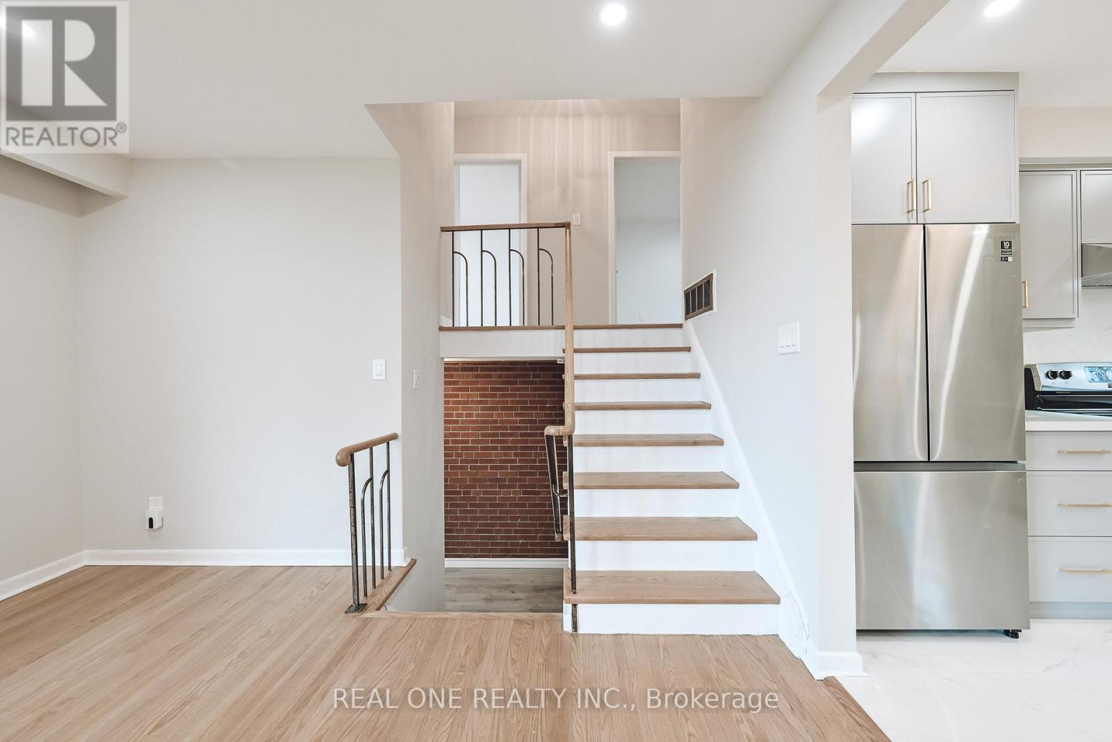 116 Castlegrove Boulevard, Toronto, Ontario  M3A 1L6 - Photo 11 - C12568708