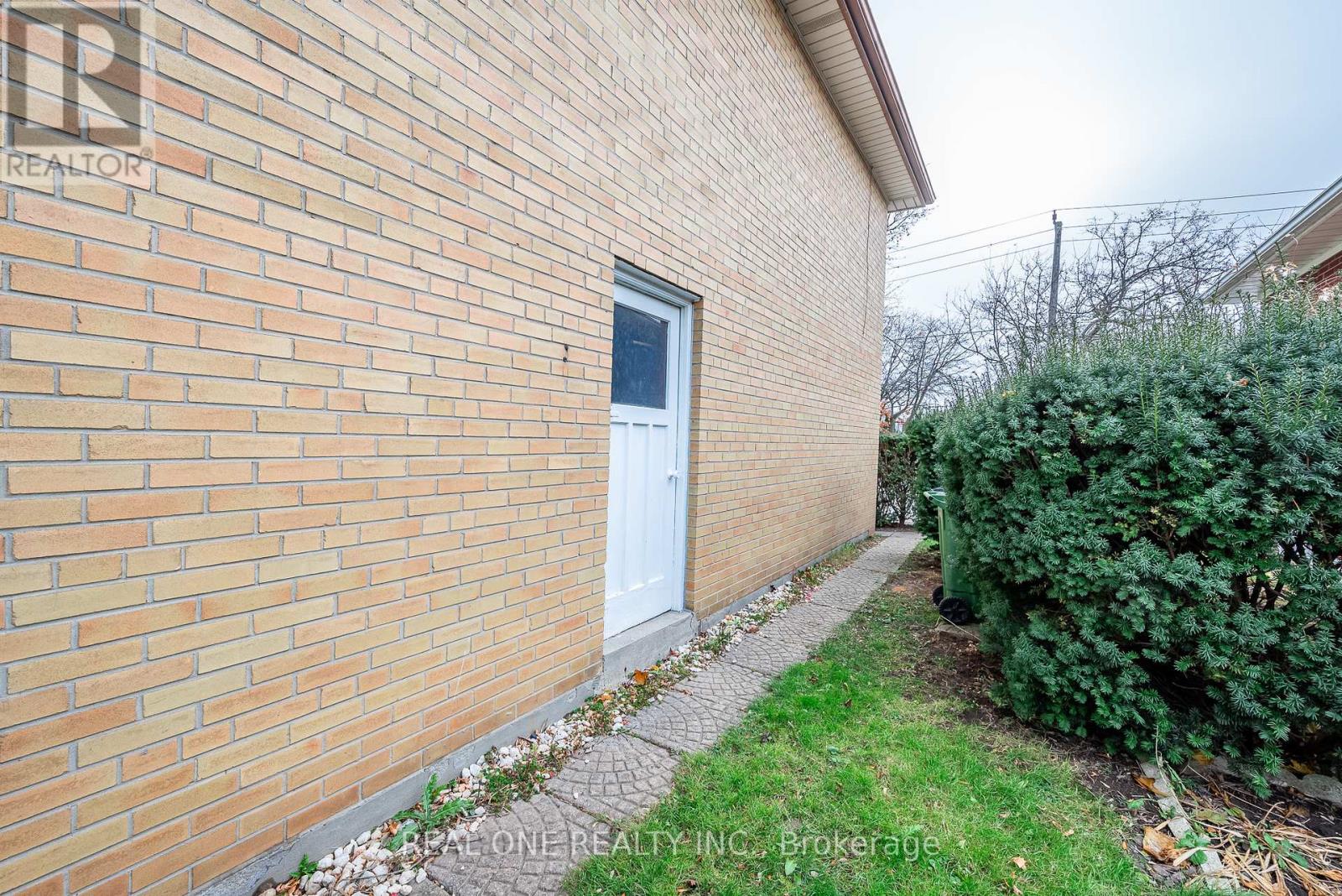 116 Castlegrove Boulevard, Toronto, Ontario  M3A 1L6 - Photo 26 - C12568708