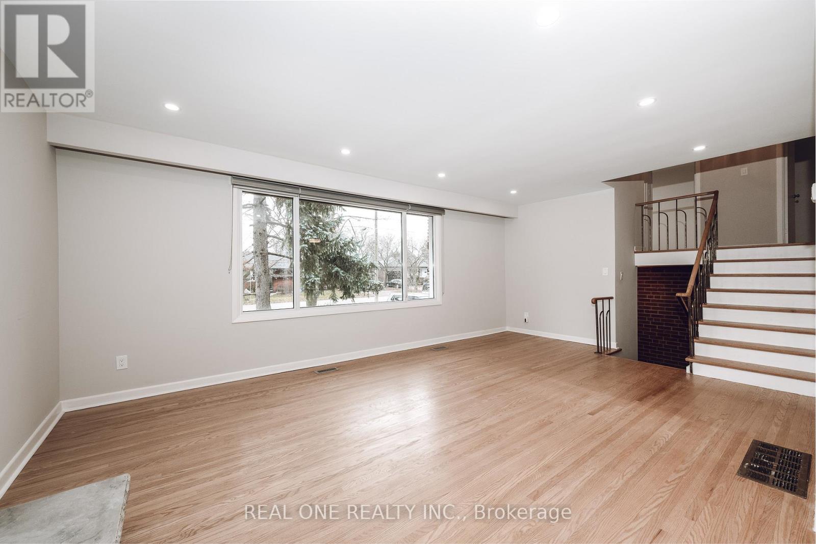 116 Castlegrove Boulevard, Toronto, Ontario  M3A 1L6 - Photo 7 - C12568708