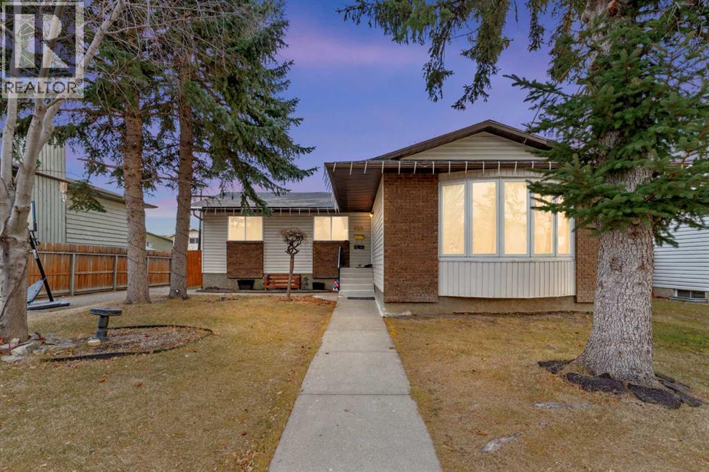 428 Templeton Road Ne, Calgary, Alberta  T1Y 4L9 - Photo 1 - A2270876
