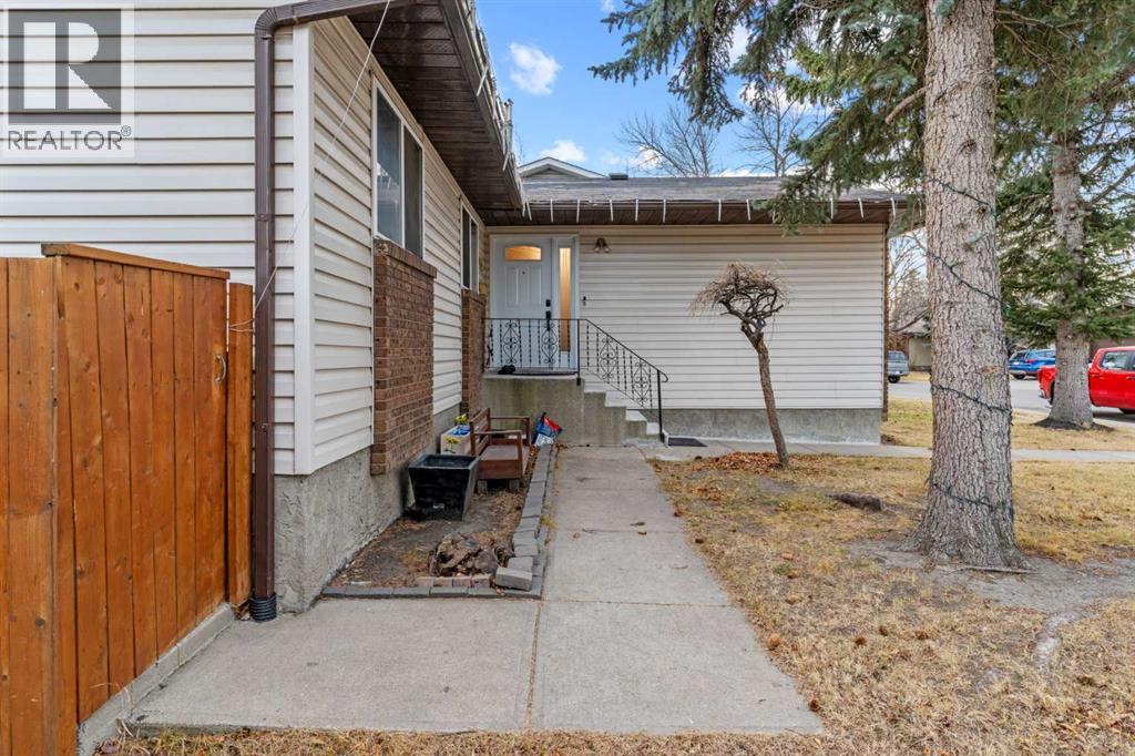 428 Templeton Road Ne, Calgary, Alberta  T1Y 4L9 - Photo 2 - A2270876
