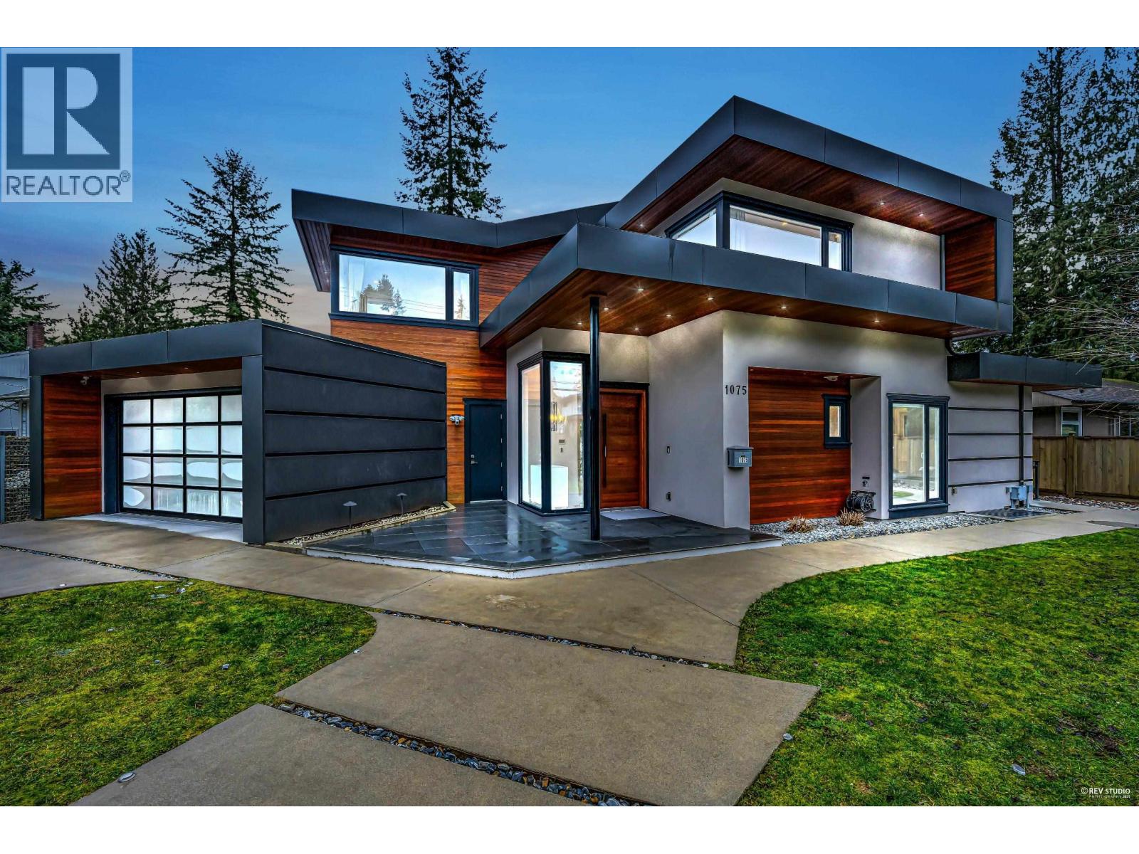 1075 BELVEDERE DRIVE, North Vancouver, British Columbia