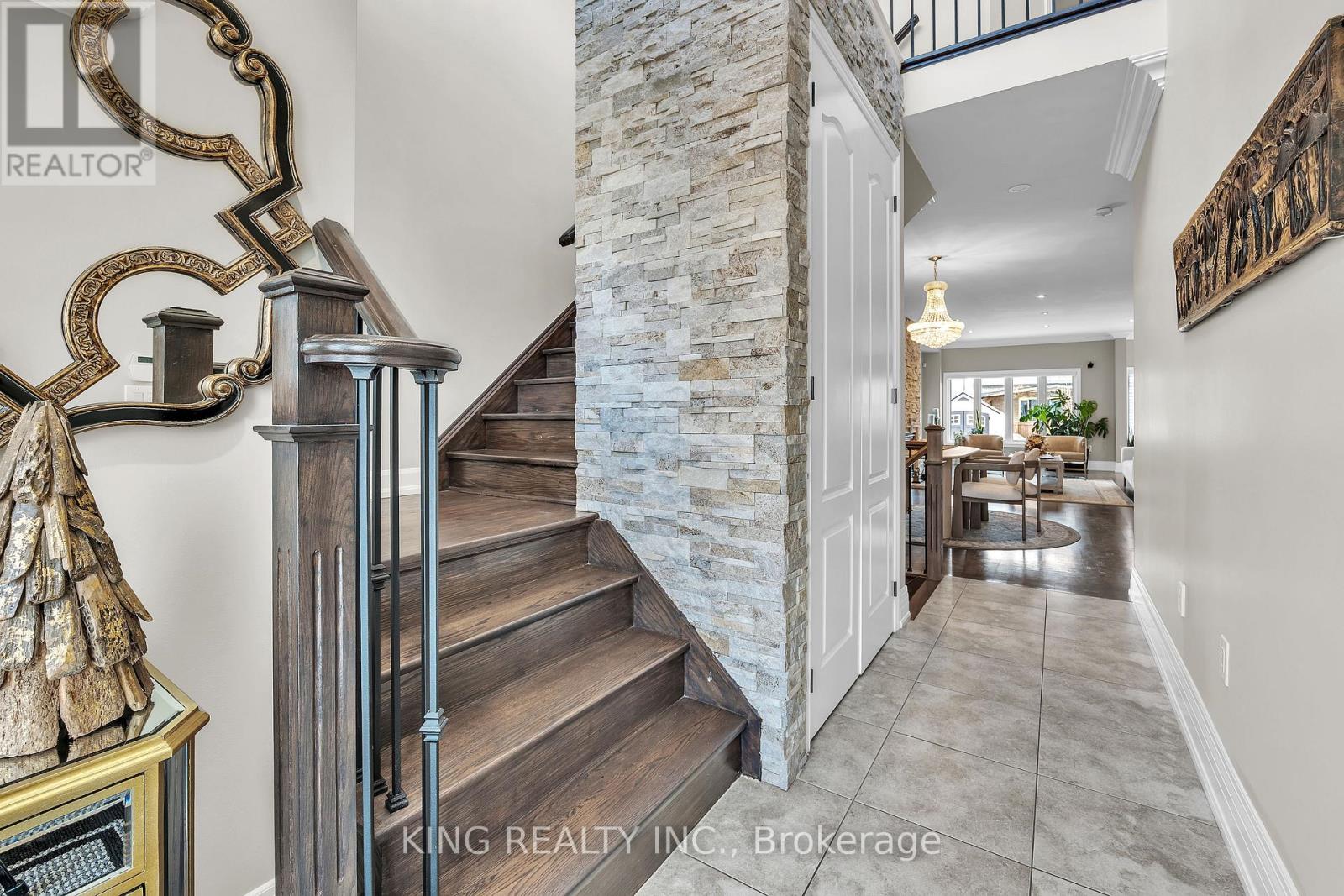 174 Minto Crescent, Milton, Ontario  L9T 7P5 - Photo 6 - W12564986