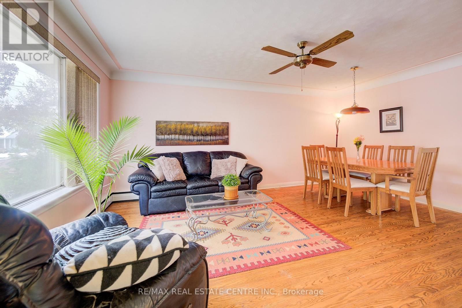 170 Fernwood Crescent, Hamilton, Ontario  L8T 3L4 - Photo 5 - X12548390