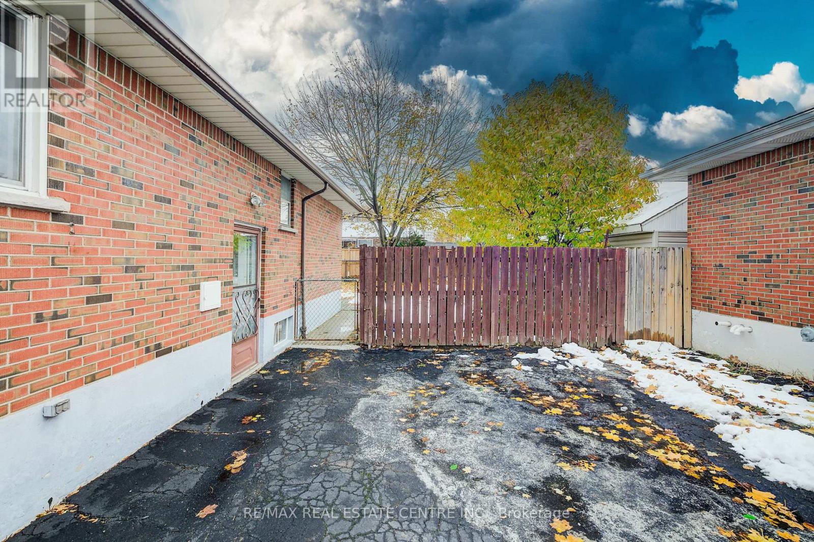 170 Fernwood Crescent, Hamilton, Ontario  L8T 3L4 - Photo 22 - X12548390