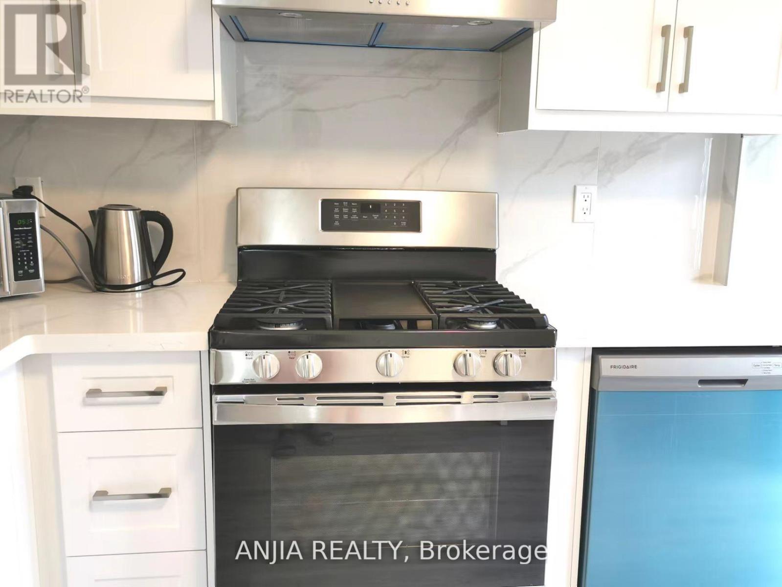 Unit 1 - 256 Homewood Avenue, Toronto, Ontario  M2R 2N3 - Photo 4 - C12568726