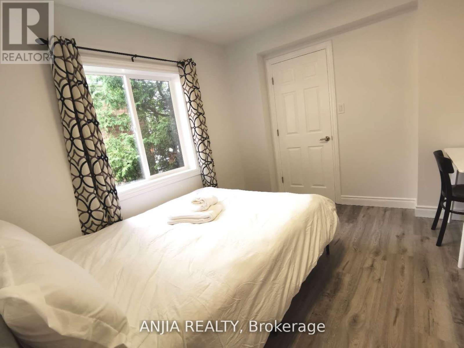 Unit 1 - 256 Homewood Avenue, Toronto, Ontario  M2R 2N3 - Photo 7 - C12568726