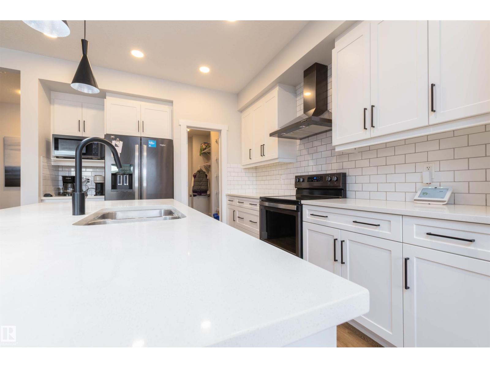 3805 Cherry Lo Sw, Edmonton, Alberta  T6X 2K7 - Photo 3 - E4460868