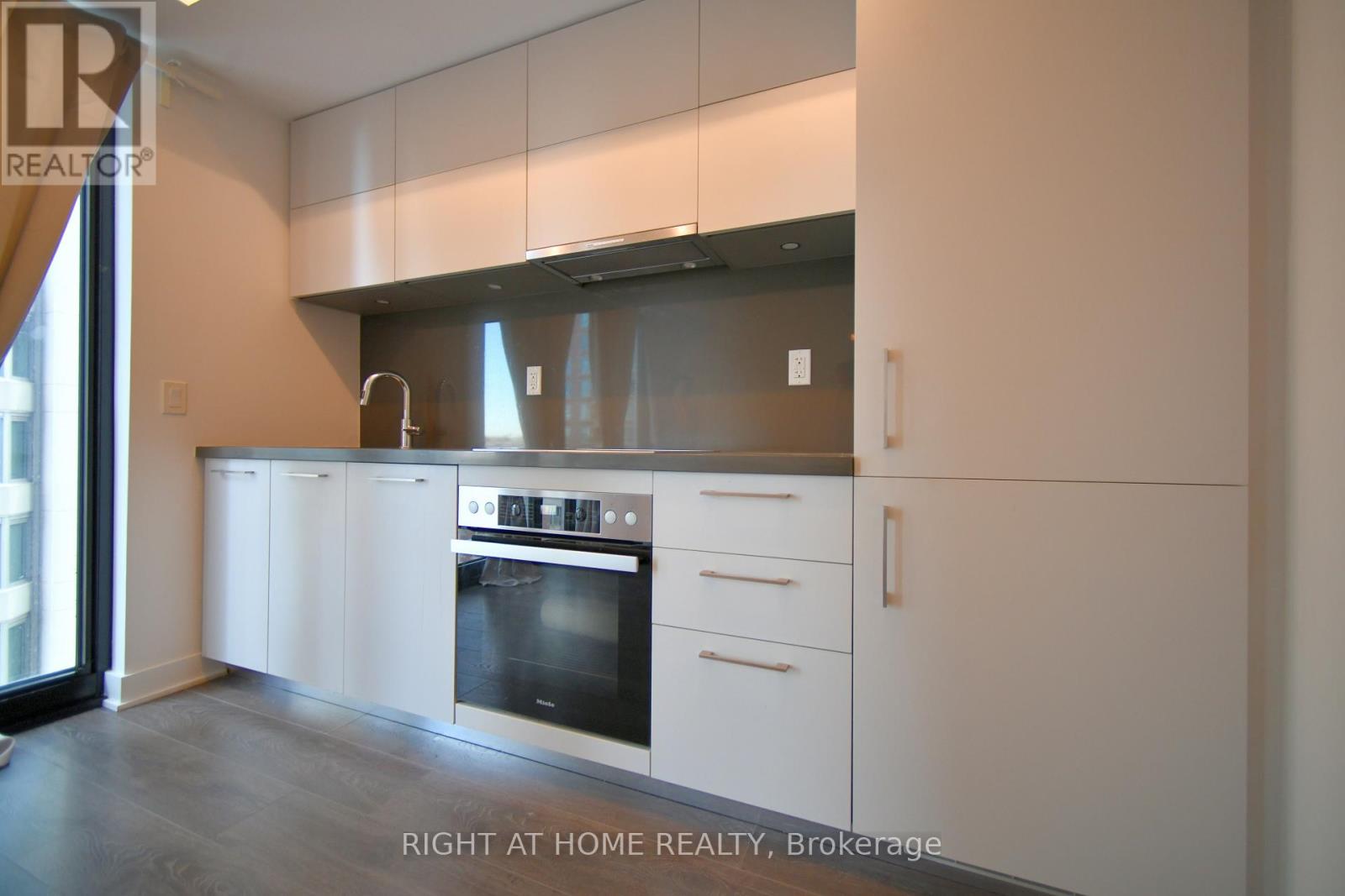 1201 - 188 Cumberland Street, Toronto, Ontario  M5R 0B6 - Photo 8 - C12568746