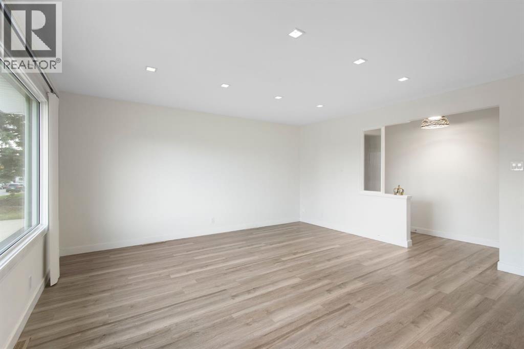 6023 Thornbank Drive Nw, Calgary, Alberta  T2K 3P4 - Photo 6 - A2266755