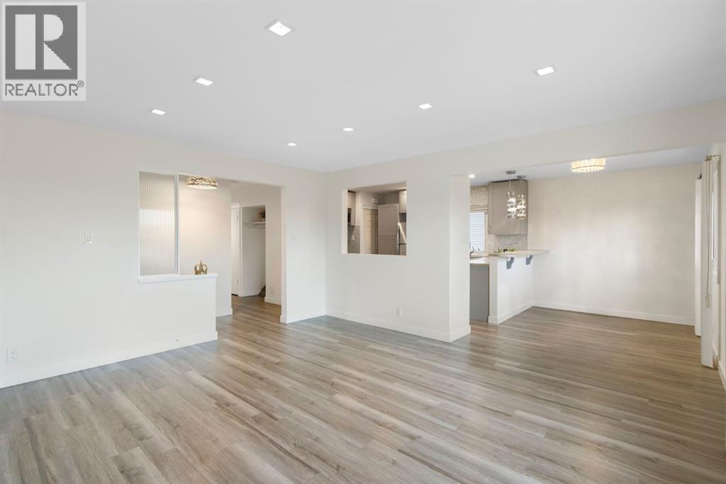 6023 Thornbank Drive Nw, Calgary, Alberta  T2K 3P4 - Photo 9 - A2266755