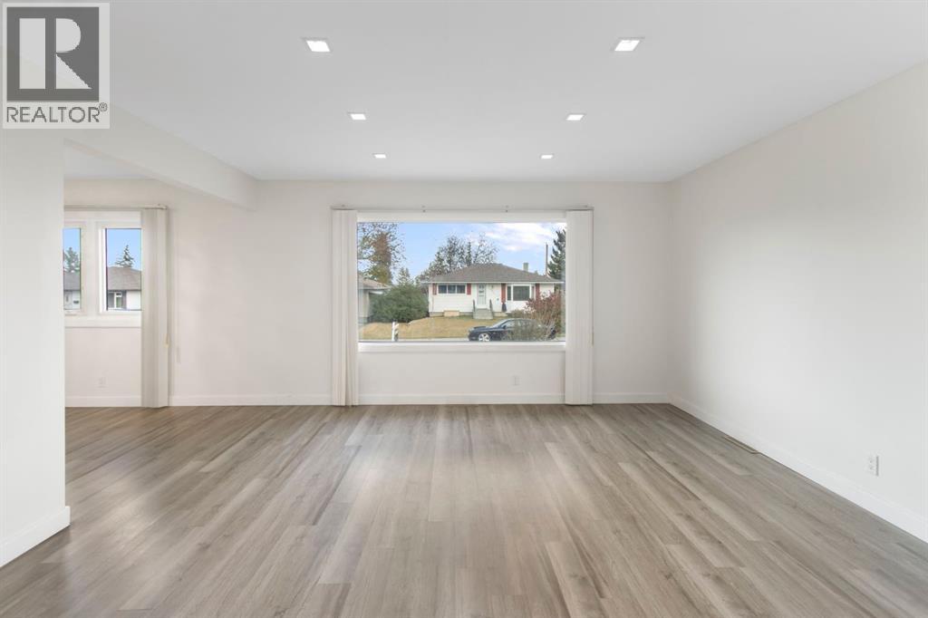 6023 Thornbank Drive Nw, Calgary, Alberta  T2K 3P4 - Photo 10 - A2266755