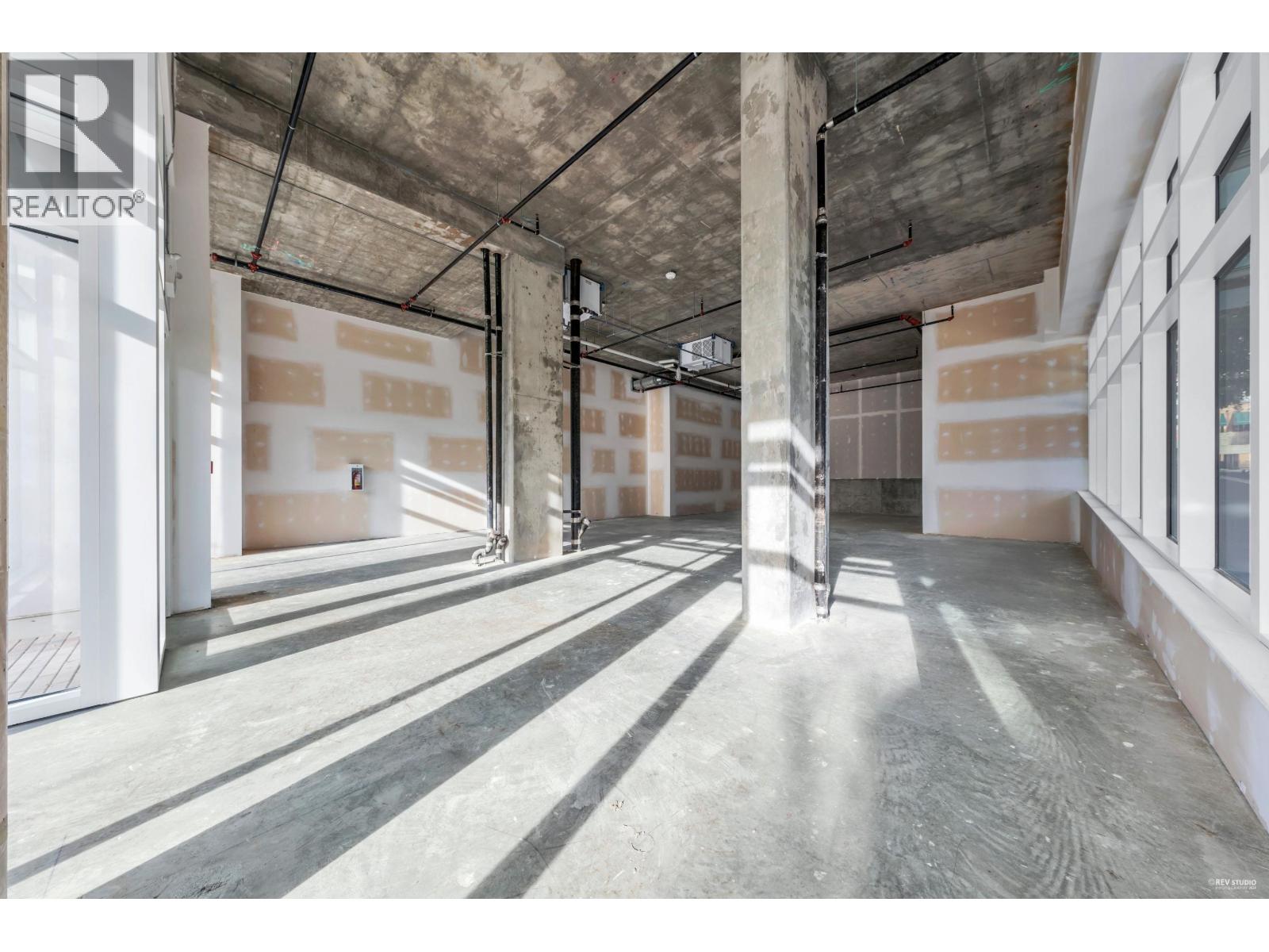 114 Carrie Cates Court, North Vancouver, British Columbia  V7M 0G7 - Photo 4 - C8074008