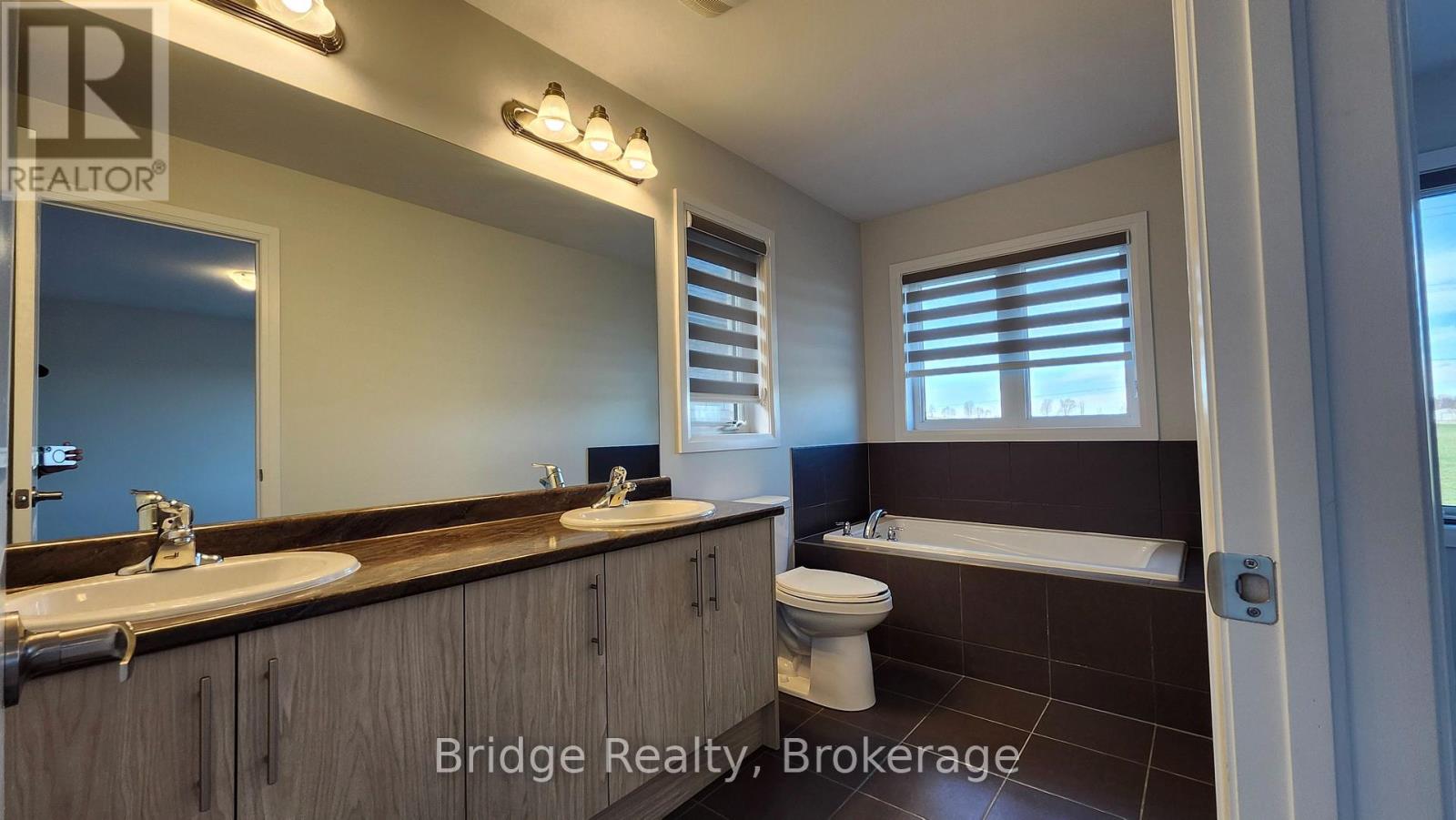 884 Sobeski Avenue, Woodstock, Ontario N4T 0N7 - Photo 12 - X12568786