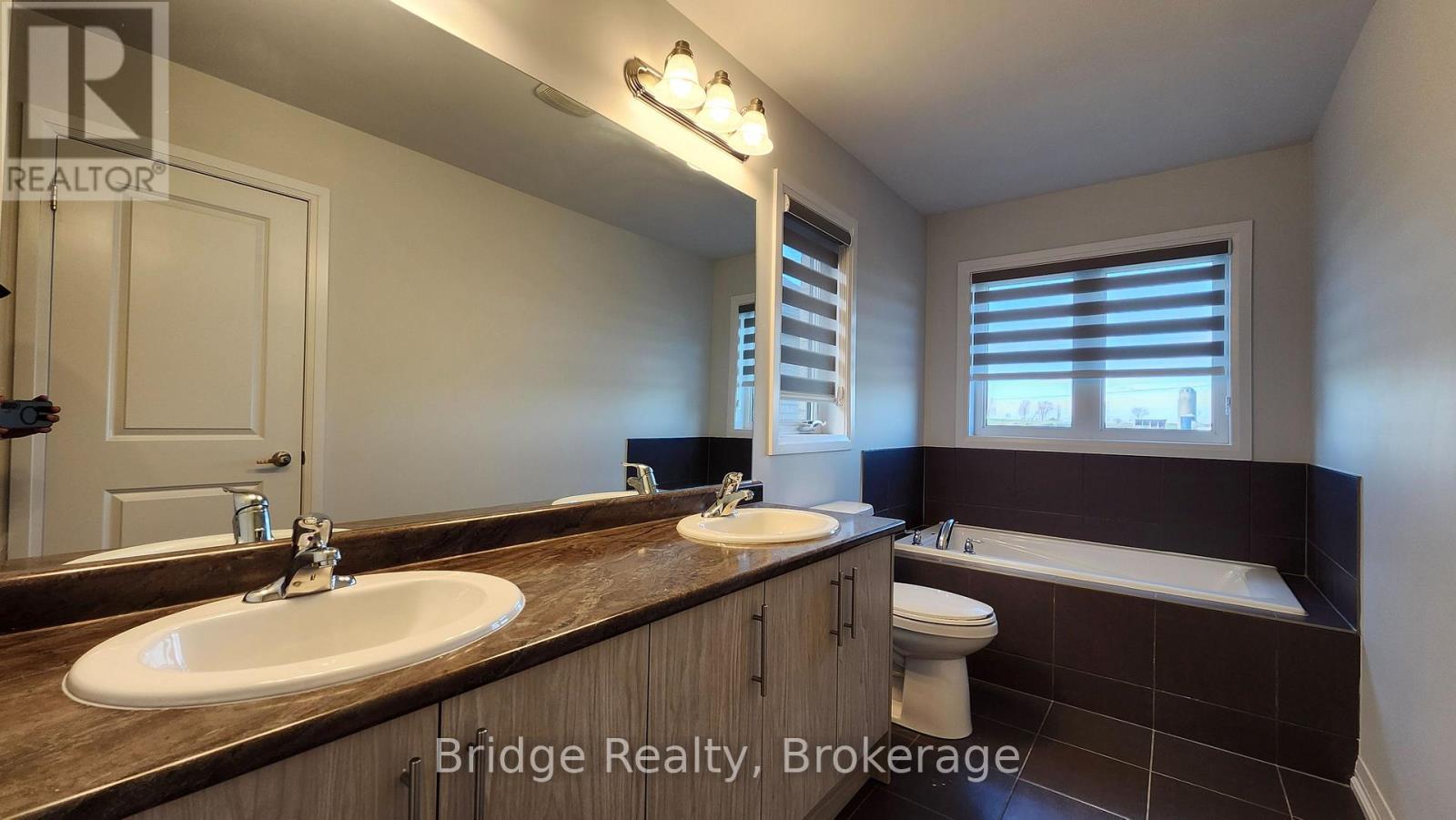 884 Sobeski Avenue, Woodstock, Ontario N4T 0N7 - Photo 13 - X12568786