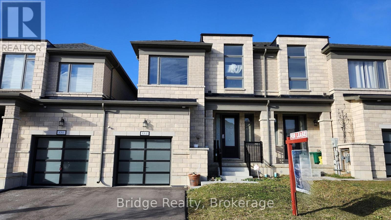 884 Sobeski Avenue, Woodstock, Ontario N4T 0N7 - Photo 2 - X12568786