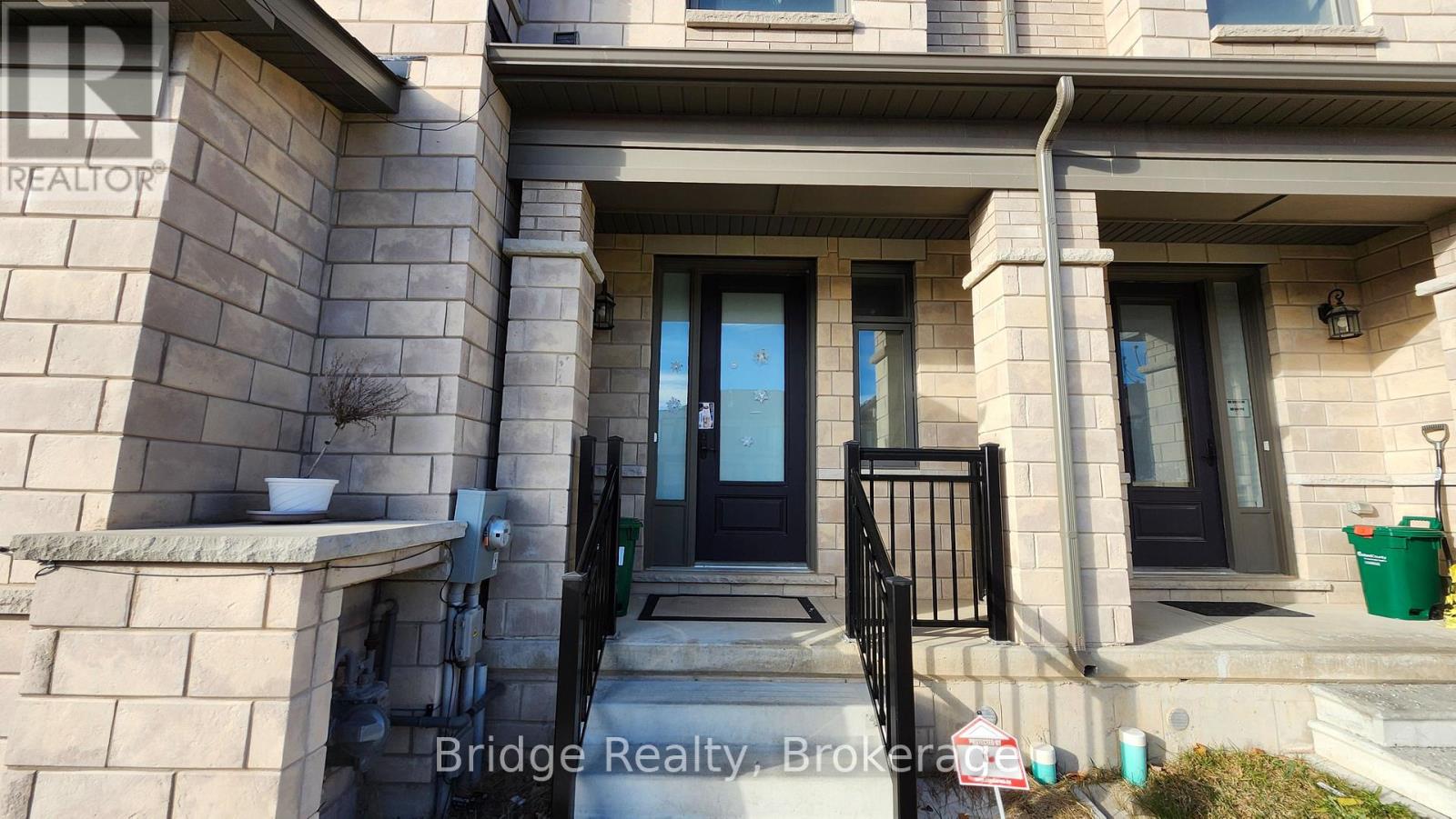 884 Sobeski Avenue, Woodstock, Ontario N4T 0N7 - Photo 3 - X12568786