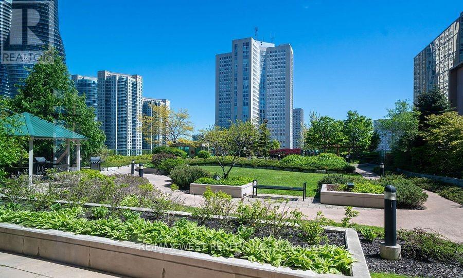 1501 - 208 Enfield Place, Mississauga, Ontario  L5B 0G8 - Photo 12 - W12568756