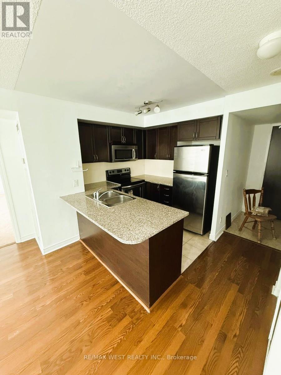 1501 - 208 Enfield Place, Mississauga, Ontario  L5B 0G8 - Photo 2 - W12568756