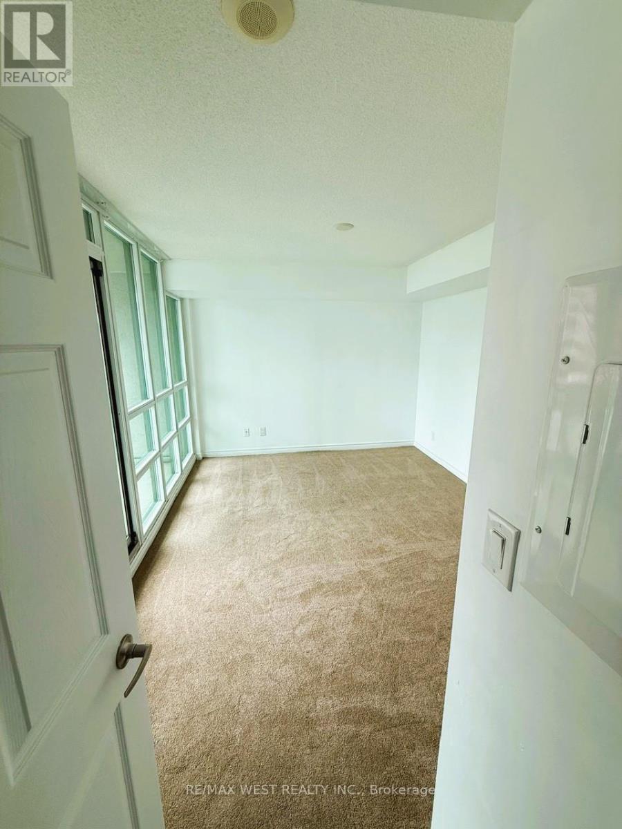 1501 - 208 Enfield Place, Mississauga, Ontario  L5B 0G8 - Photo 3 - W12568756