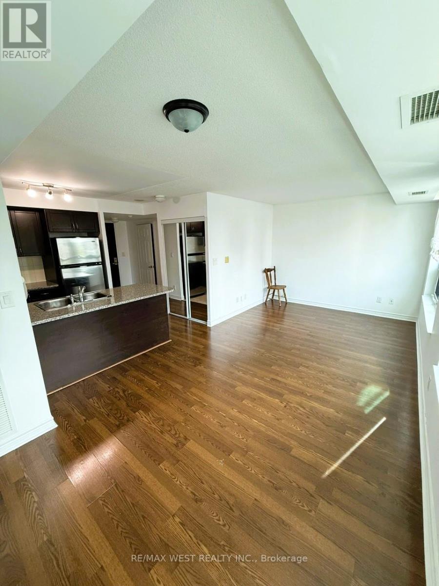 1501 - 208 Enfield Place, Mississauga, Ontario  L5B 0G8 - Photo 4 - W12568756