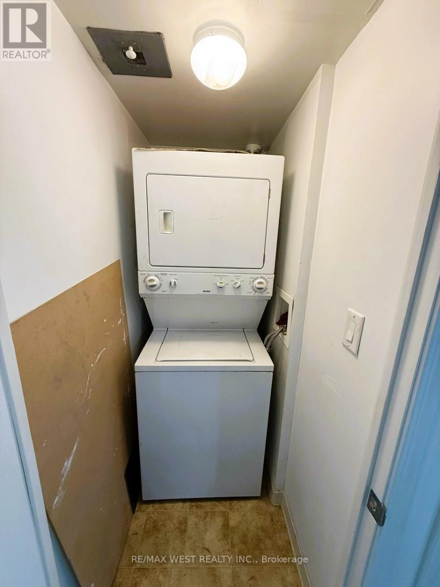 1501 - 208 Enfield Place, Mississauga, Ontario  L5B 0G8 - Photo 5 - W12568756