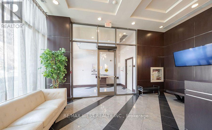 1501 - 208 Enfield Place, Mississauga, Ontario  L5B 0G8 - Photo 9 - W12568756