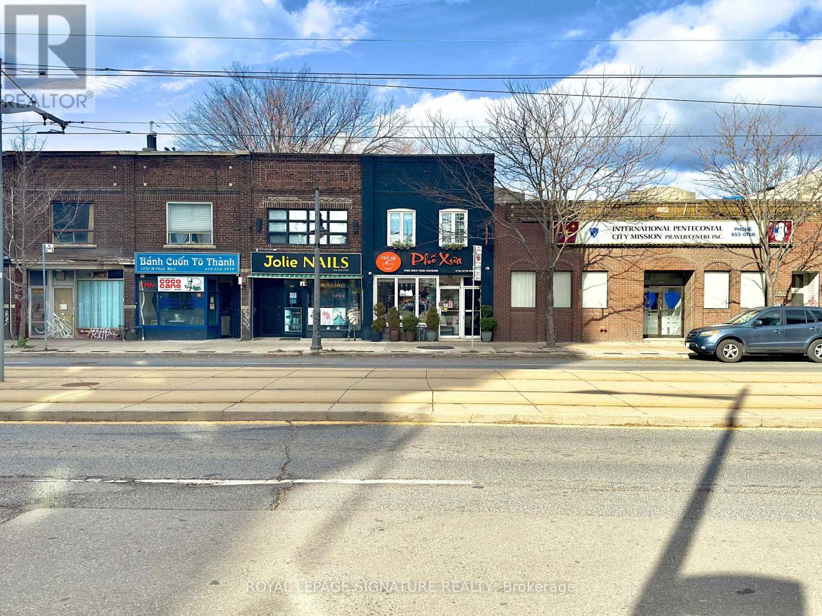 1768 St Clair Avenue W, Toronto, Ontario M6N 1J3 - Photo 15 - W12565224