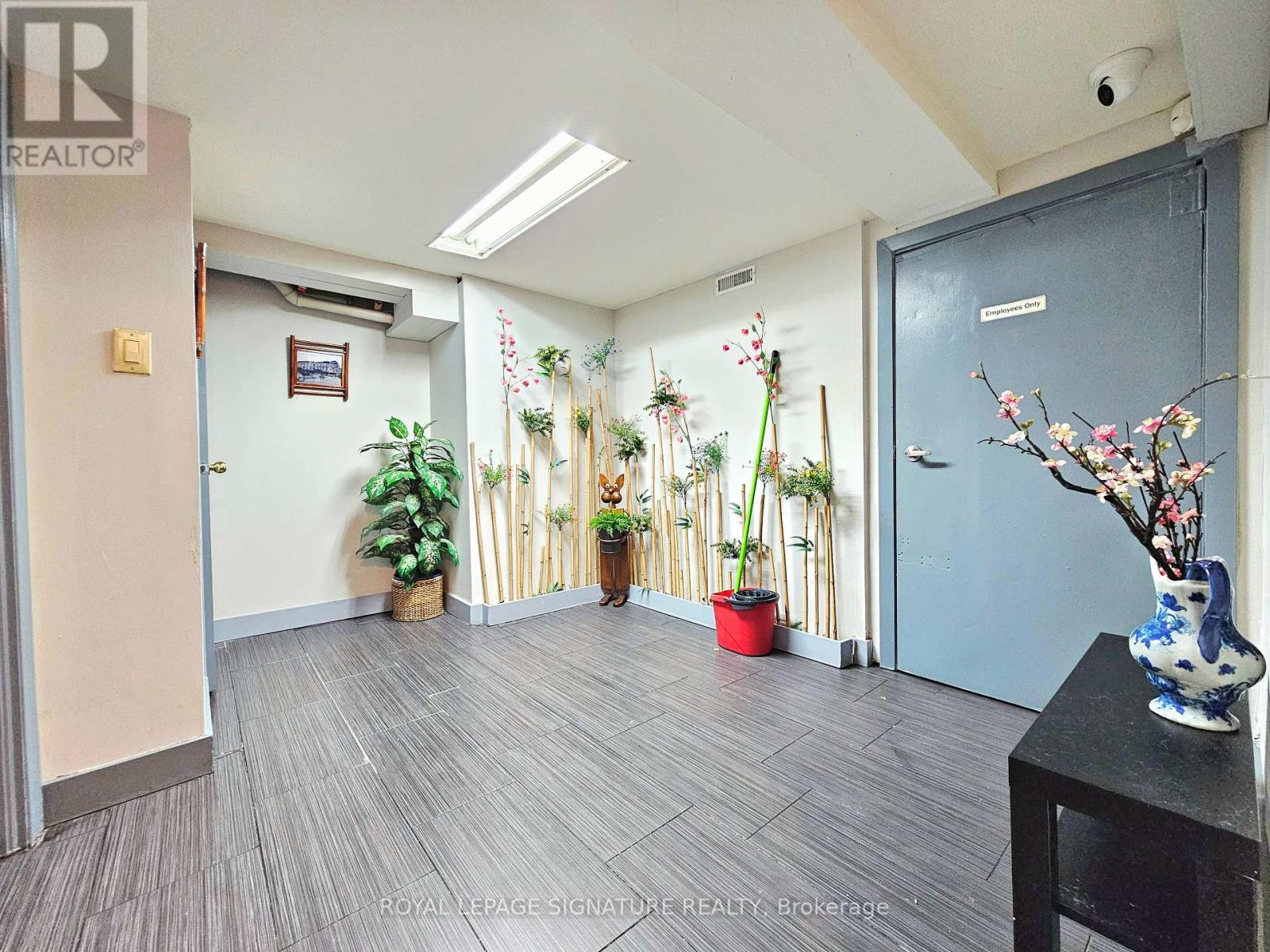 1768 St Clair Avenue W, Toronto, Ontario M6N 1J3 - Photo 23 - W12565224