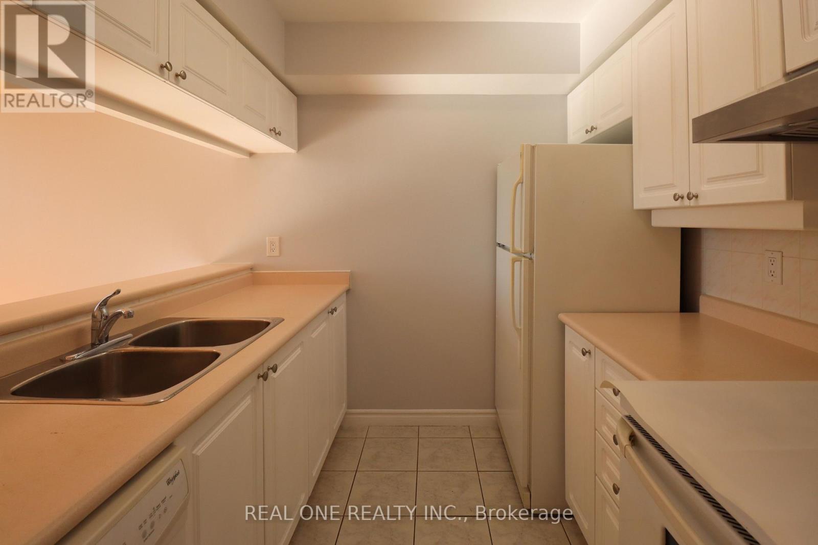 1105 - 18 Sommerset Way, Toronto, Ontario  M2N 6X5 - Photo 8 - C12568782