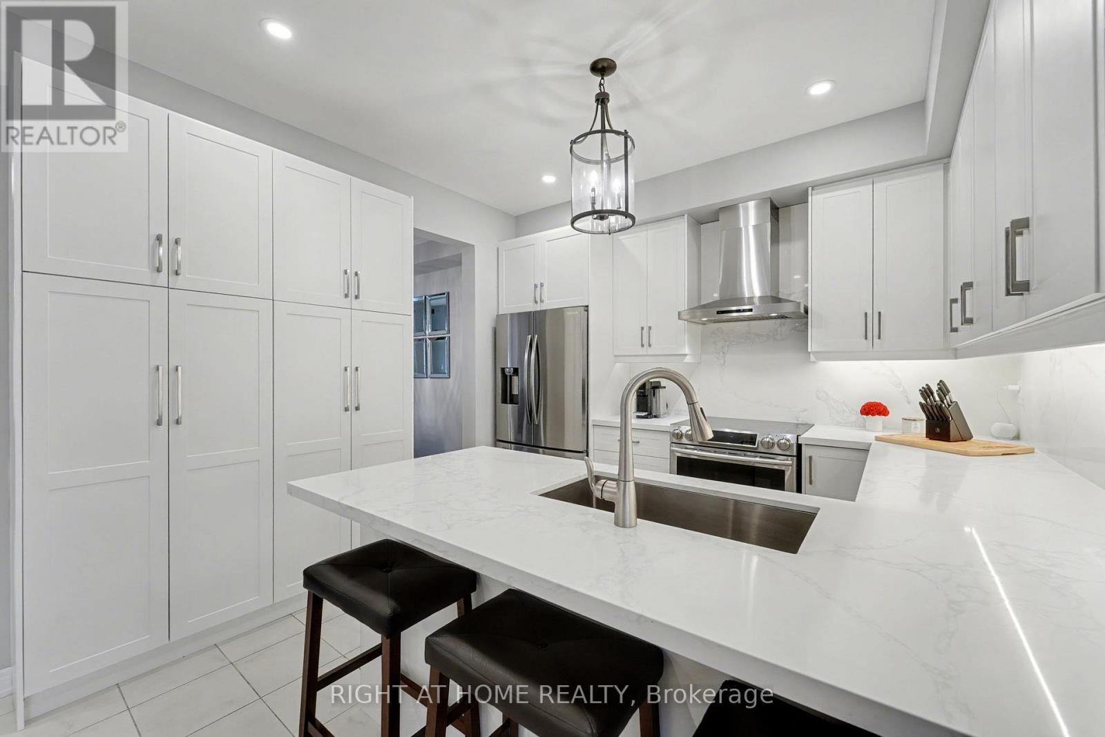 11 Windyton Avenue, Markham, Ontario  L6B 0X3 - Photo 12 - N12568784