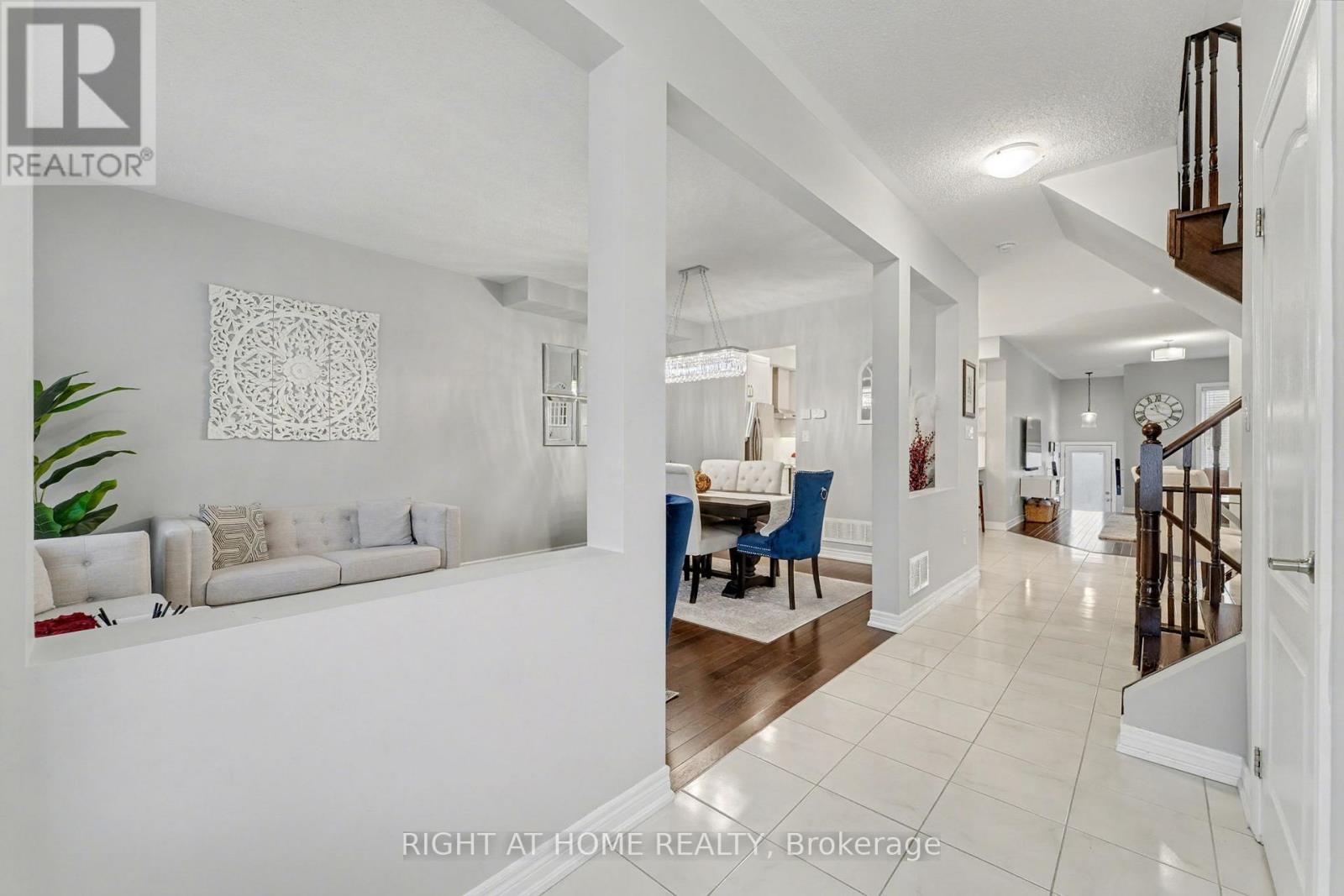 11 Windyton Avenue, Markham, Ontario  L6B 0X3 - Photo 5 - N12568784