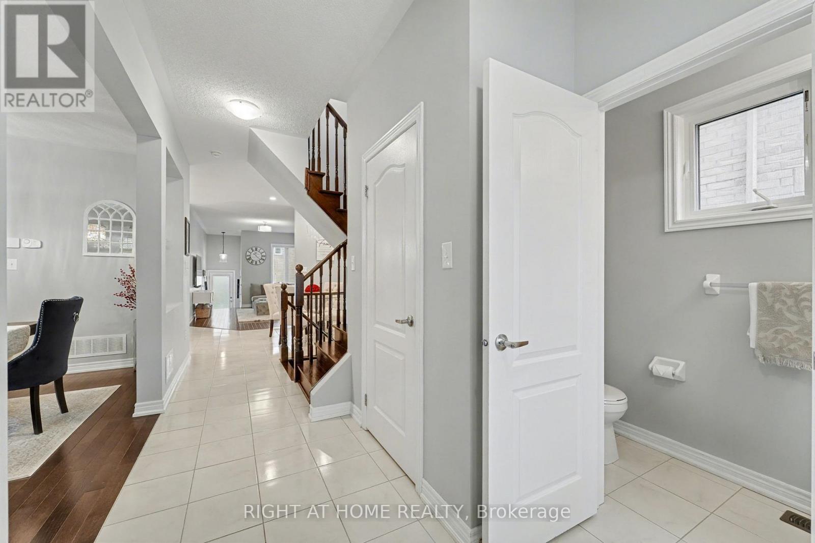 11 Windyton Avenue, Markham, Ontario  L6B 0X3 - Photo 6 - N12568784