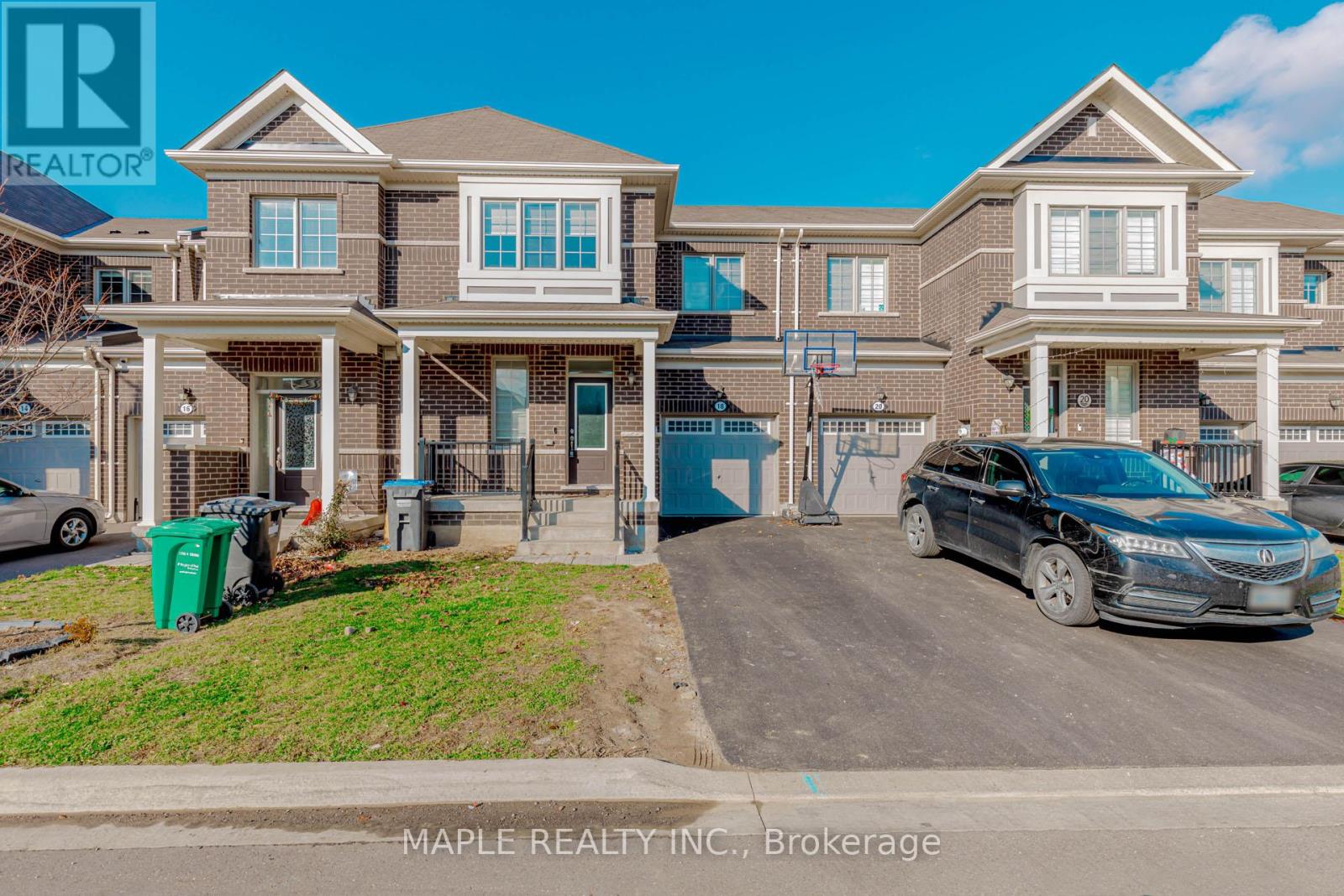 18 Boothill Drive, Brampton, Ontario  L7A 5E6 - Photo 2 - W12568780