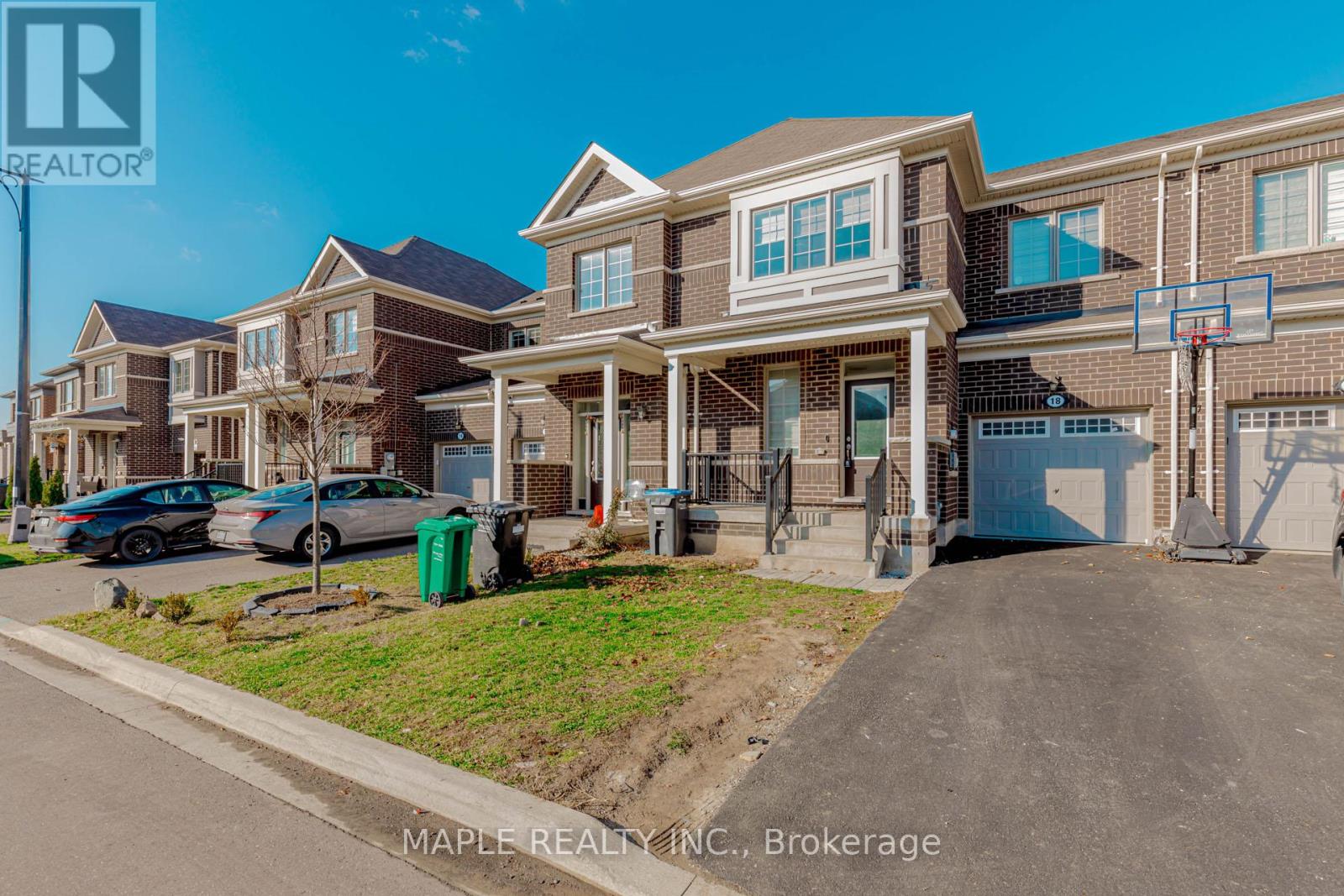 18 Boothill Drive, Brampton, Ontario  L7A 5E6 - Photo 3 - W12568780