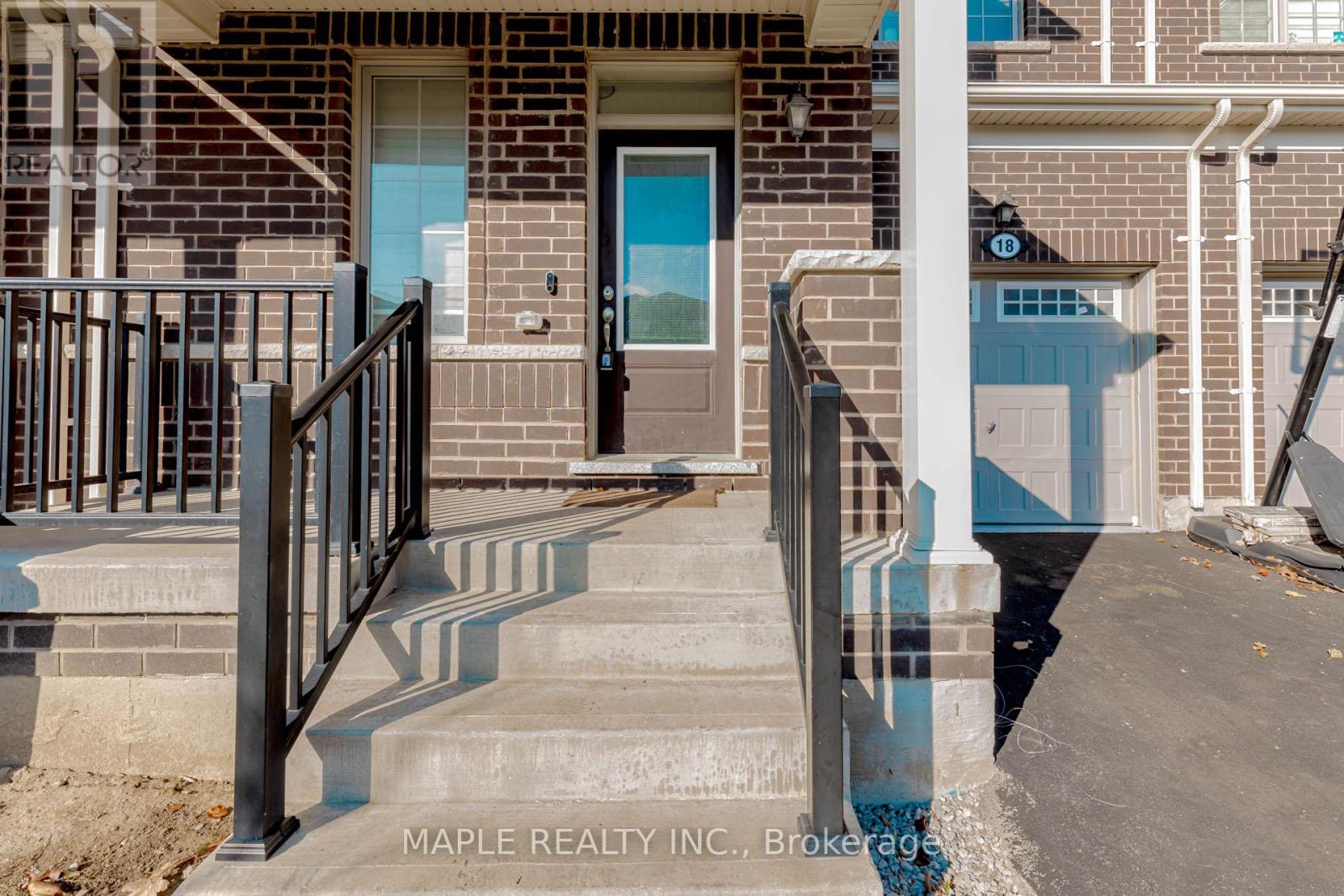 18 Boothill Drive, Brampton, Ontario  L7A 5E6 - Photo 4 - W12568780