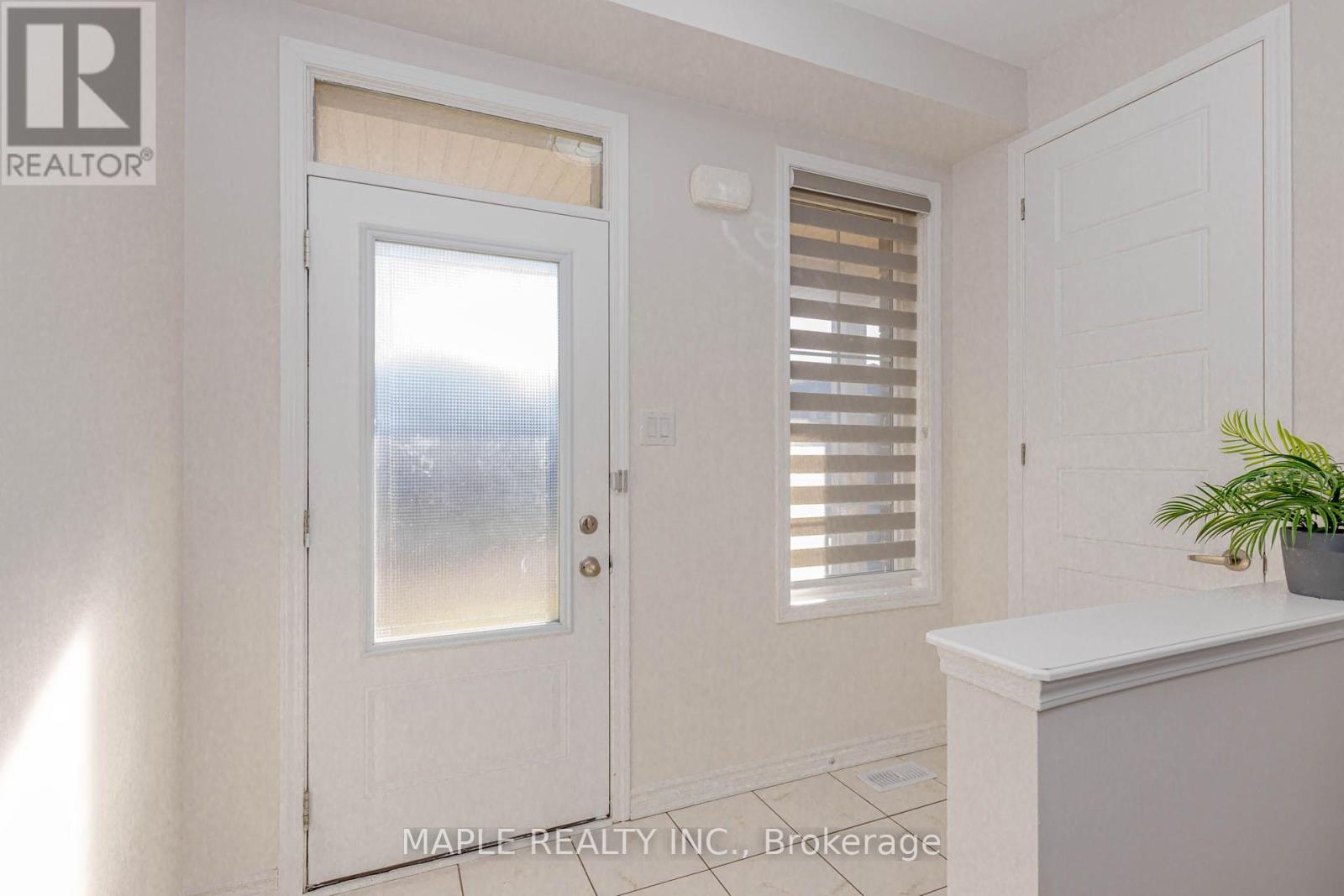 18 Boothill Drive, Brampton, Ontario  L7A 5E6 - Photo 6 - W12568780