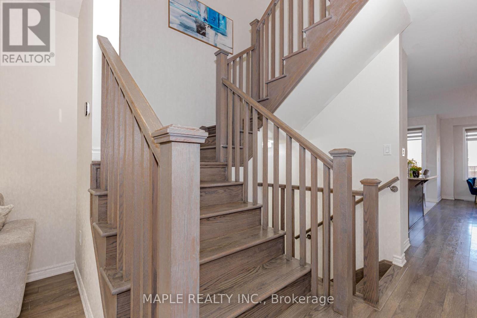 18 Boothill Drive, Brampton, Ontario  L7A 5E6 - Photo 9 - W12568780