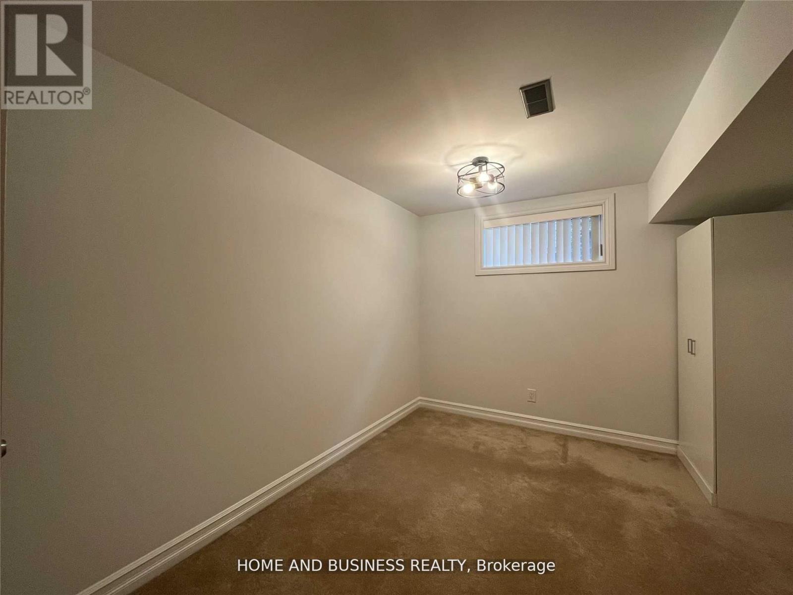 Lower - 1648 Sunnycove Drive, Mississauga, Ontario  L4X 1B7 - Photo 13 - W12568788