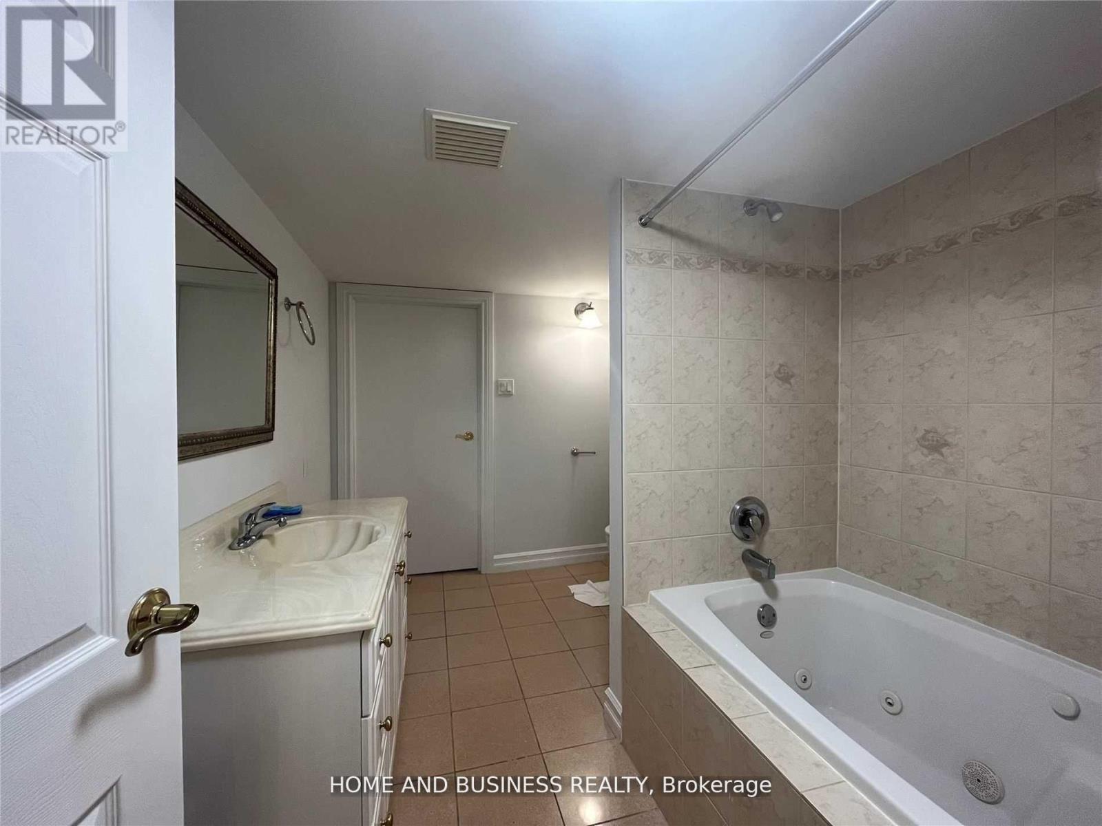 Lower - 1648 Sunnycove Drive, Mississauga, Ontario  L4X 1B7 - Photo 14 - W12568788