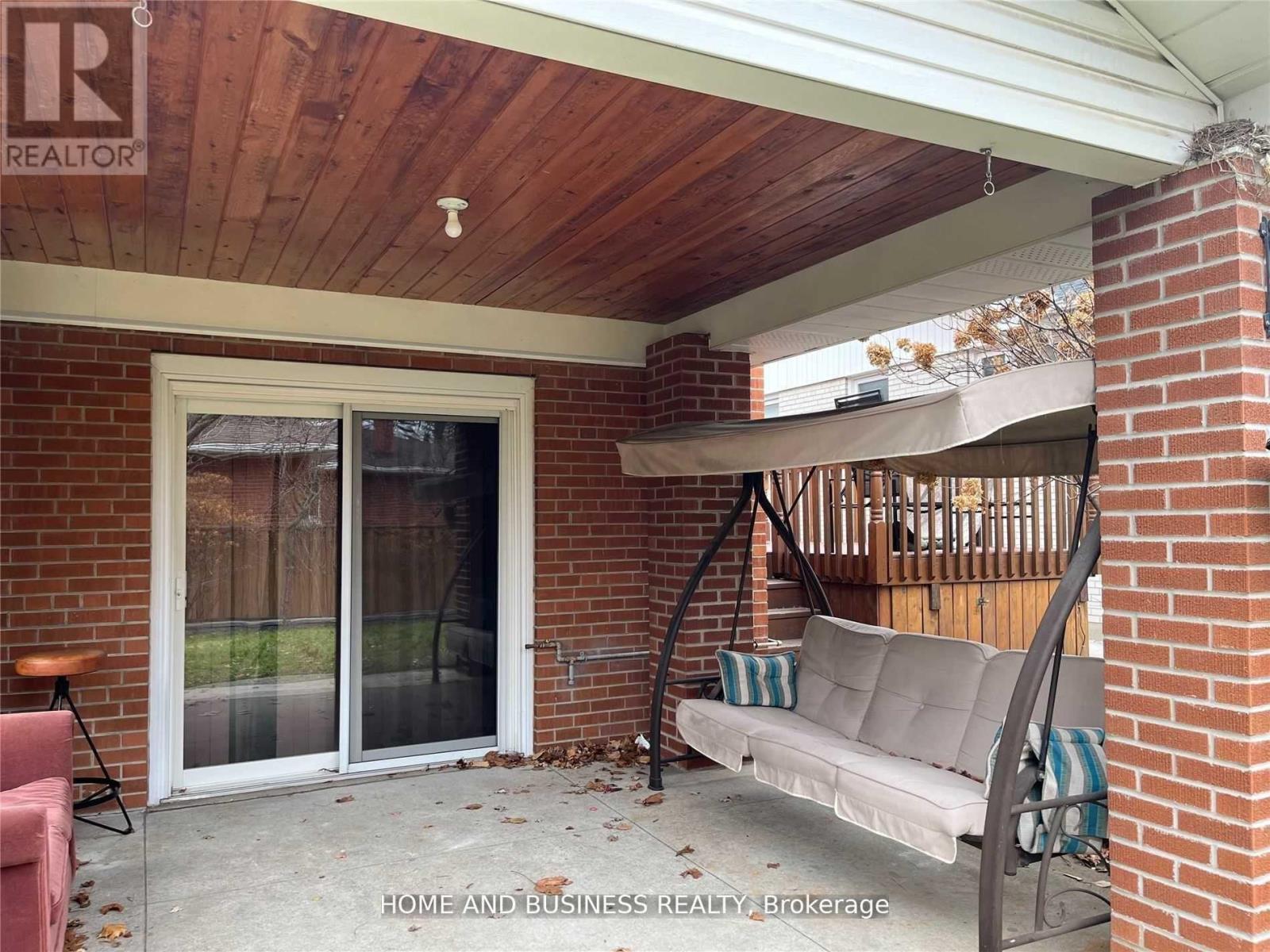 Lower - 1648 Sunnycove Drive, Mississauga, Ontario  L4X 1B7 - Photo 3 - W12568788