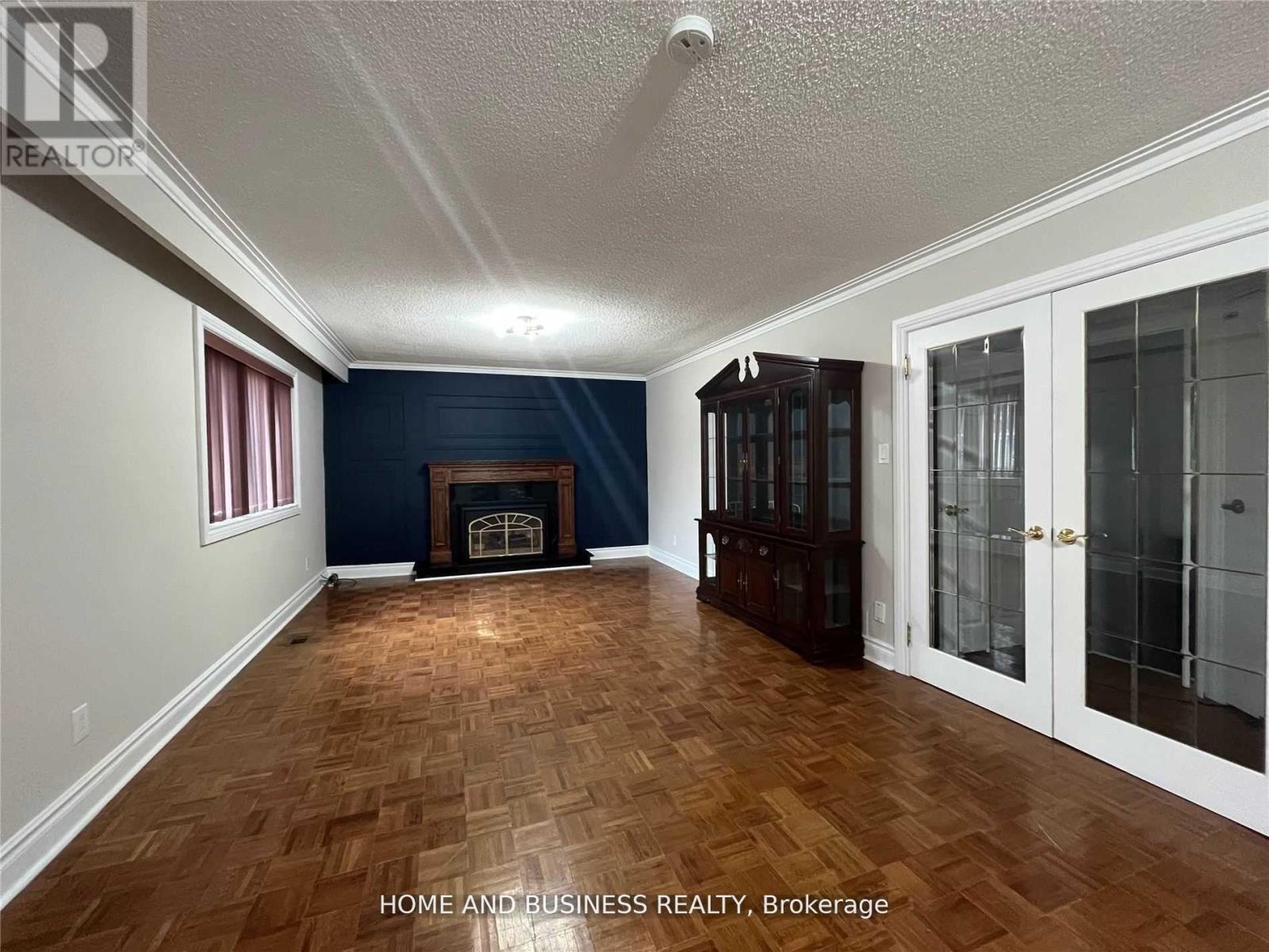 Lower - 1648 Sunnycove Drive, Mississauga, Ontario  L4X 1B7 - Photo 7 - W12568788